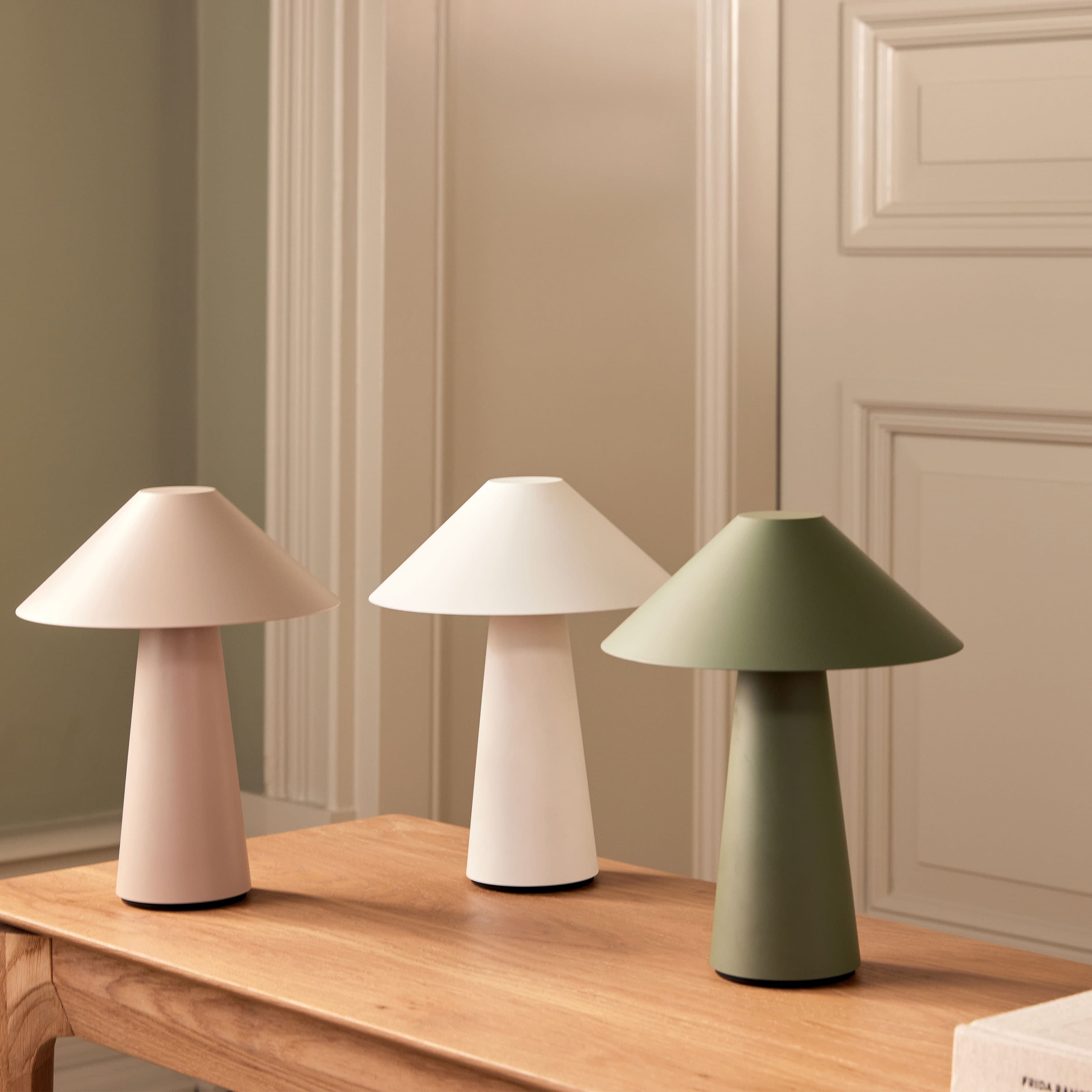Cannes Portabel Tischlampe Weiß 26cm