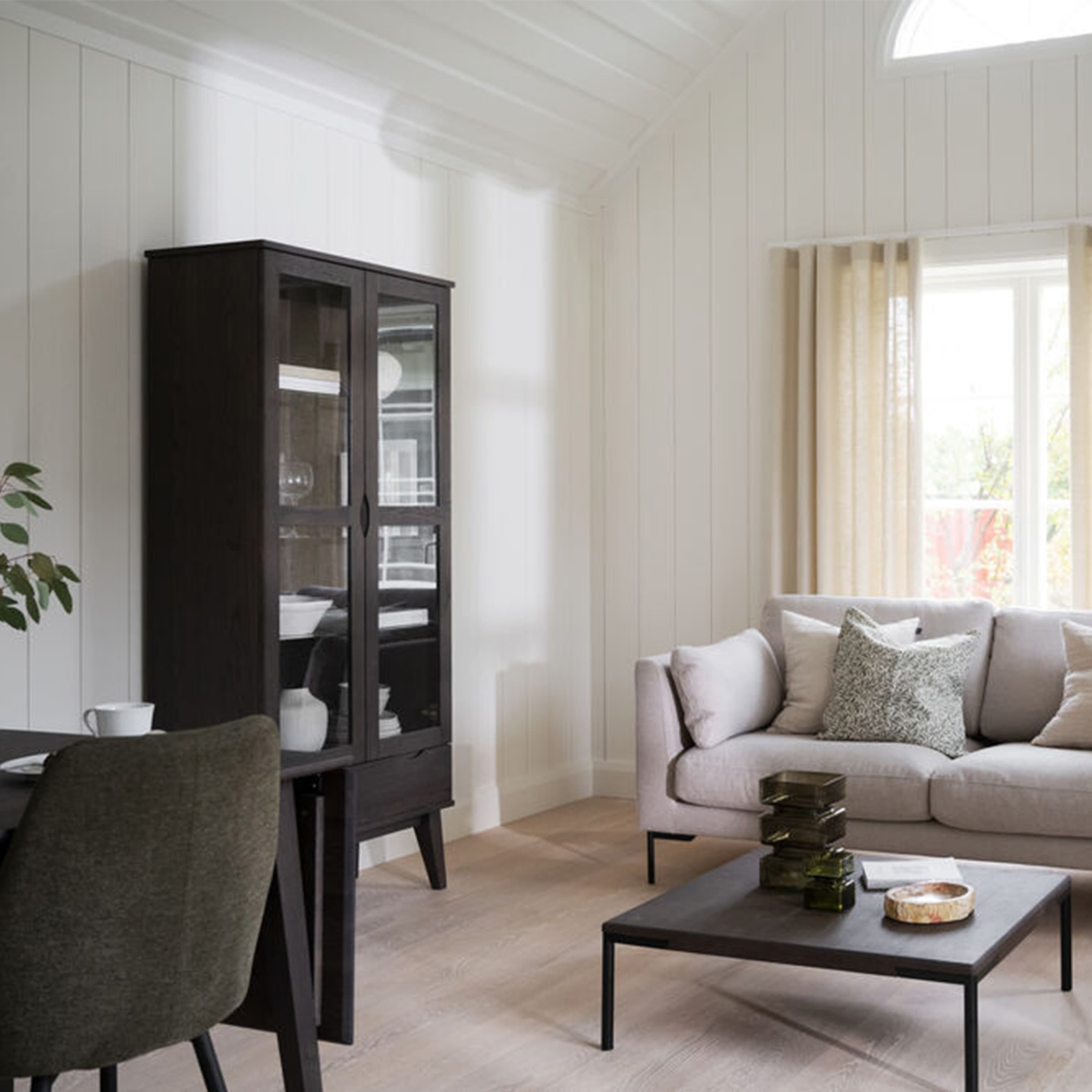 Filippa Glass cabinet Dark Brown 185cm