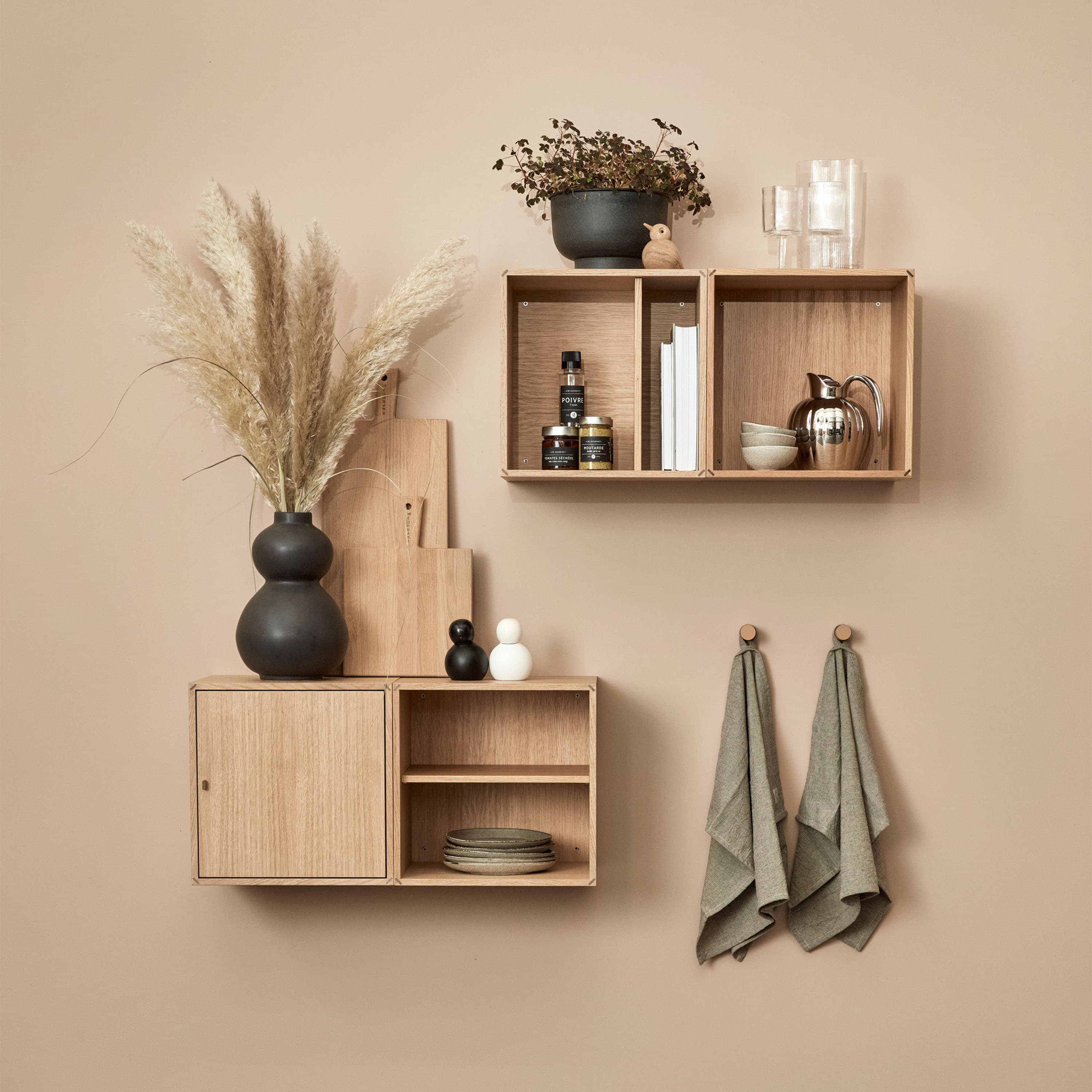 S10 Signature Vägghylla Ek 36x26