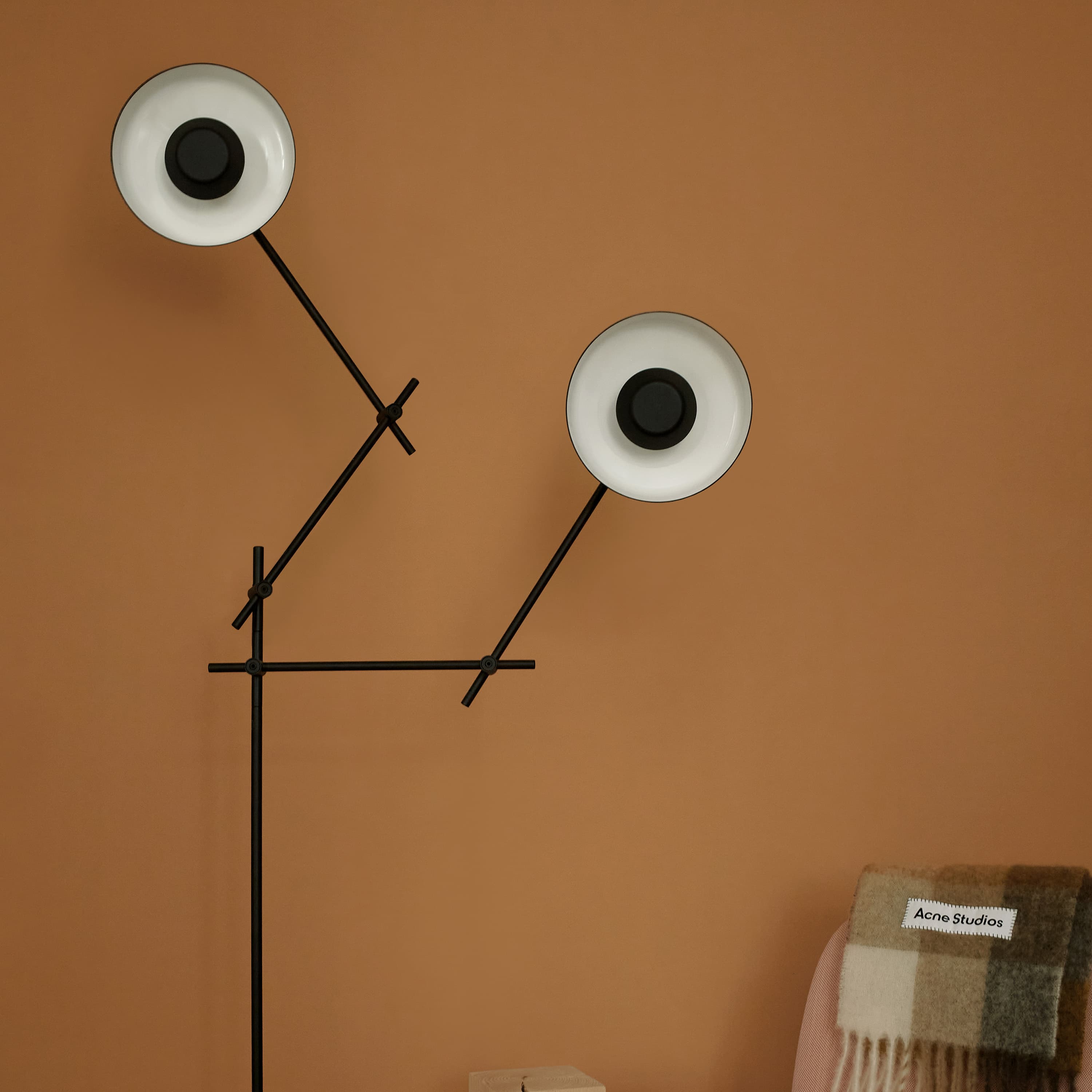 Arigato Floor Lamp Double Black