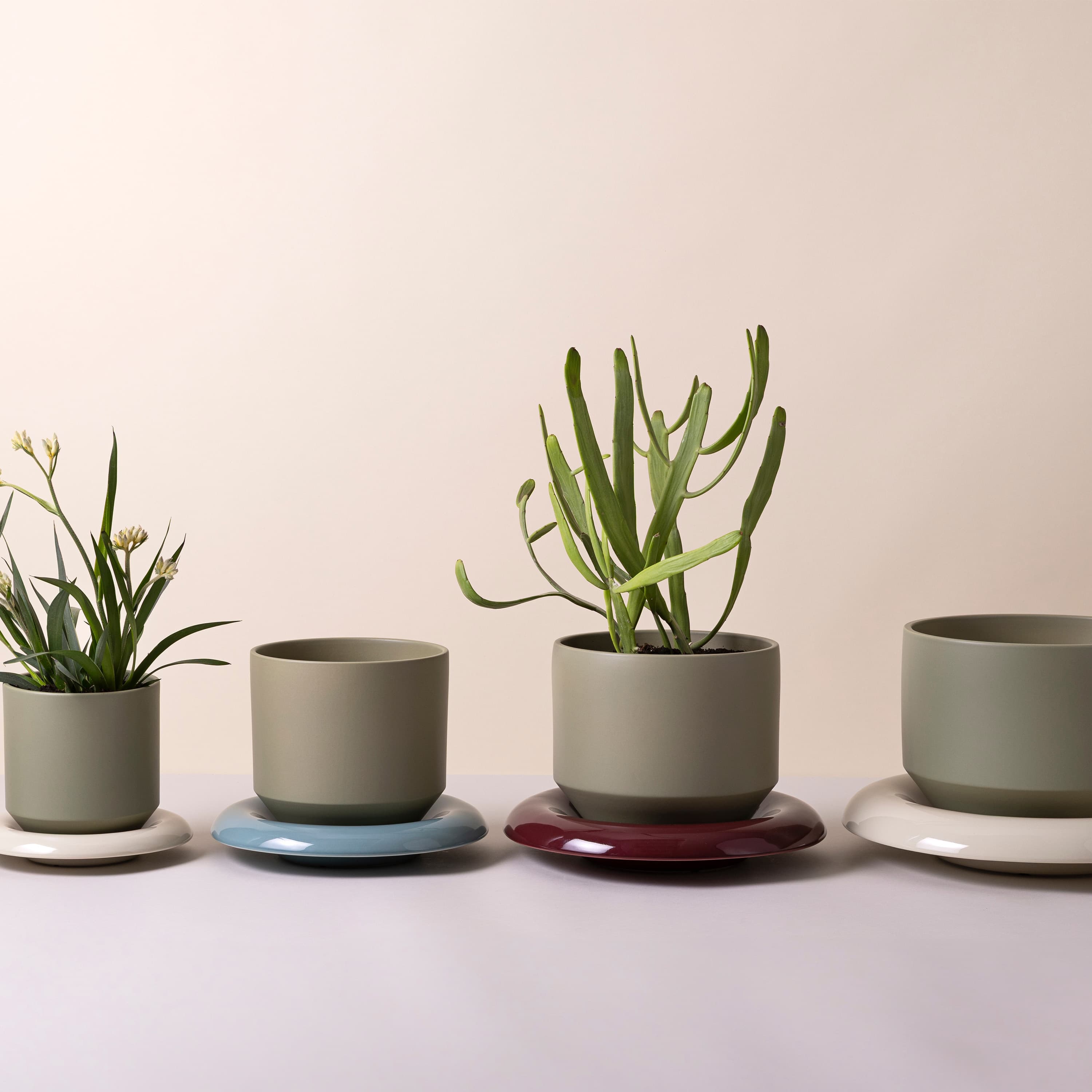 Lily Pot Glazed Sage Green Ø18