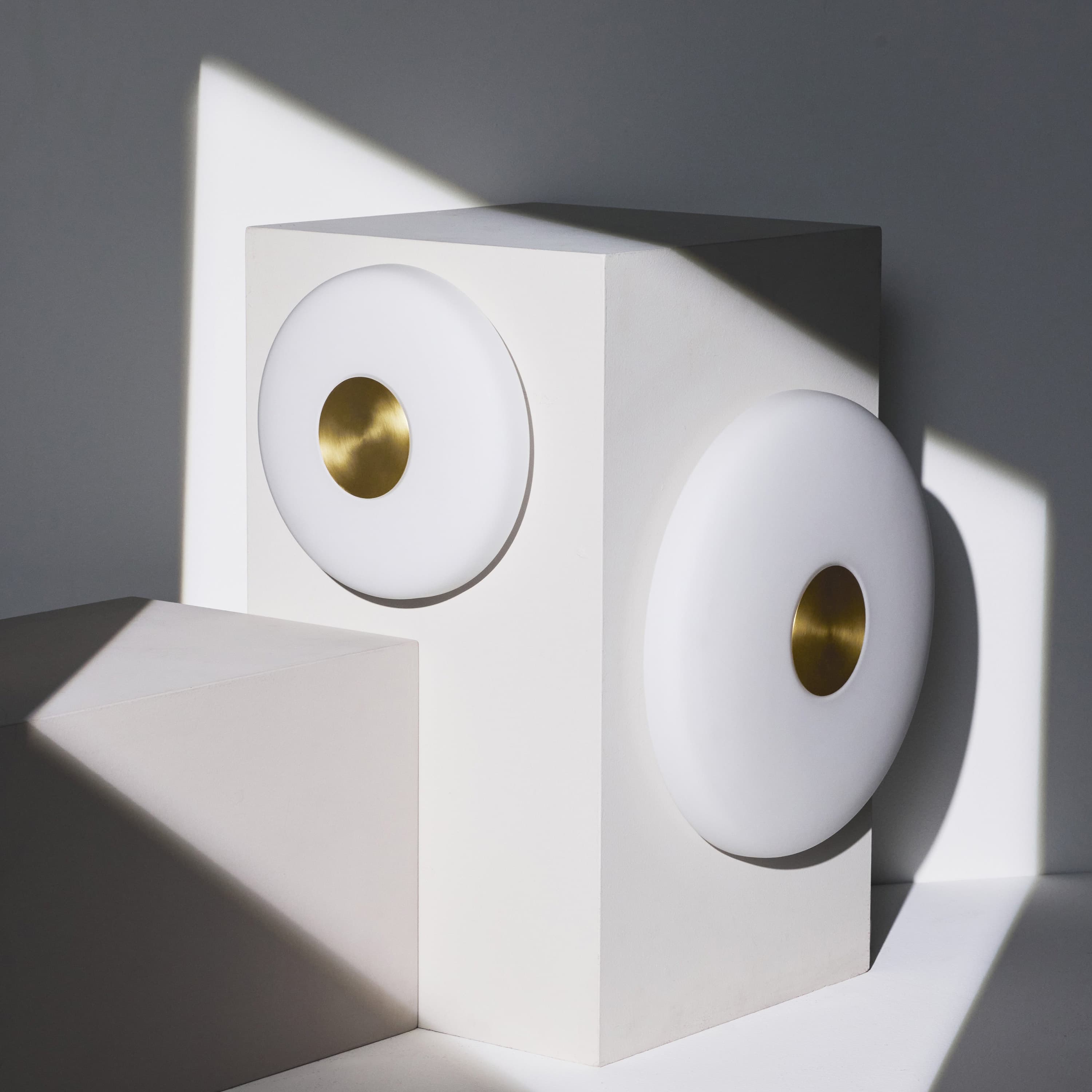 Glint Vägglampa Opal/Brushed Brass 25cm