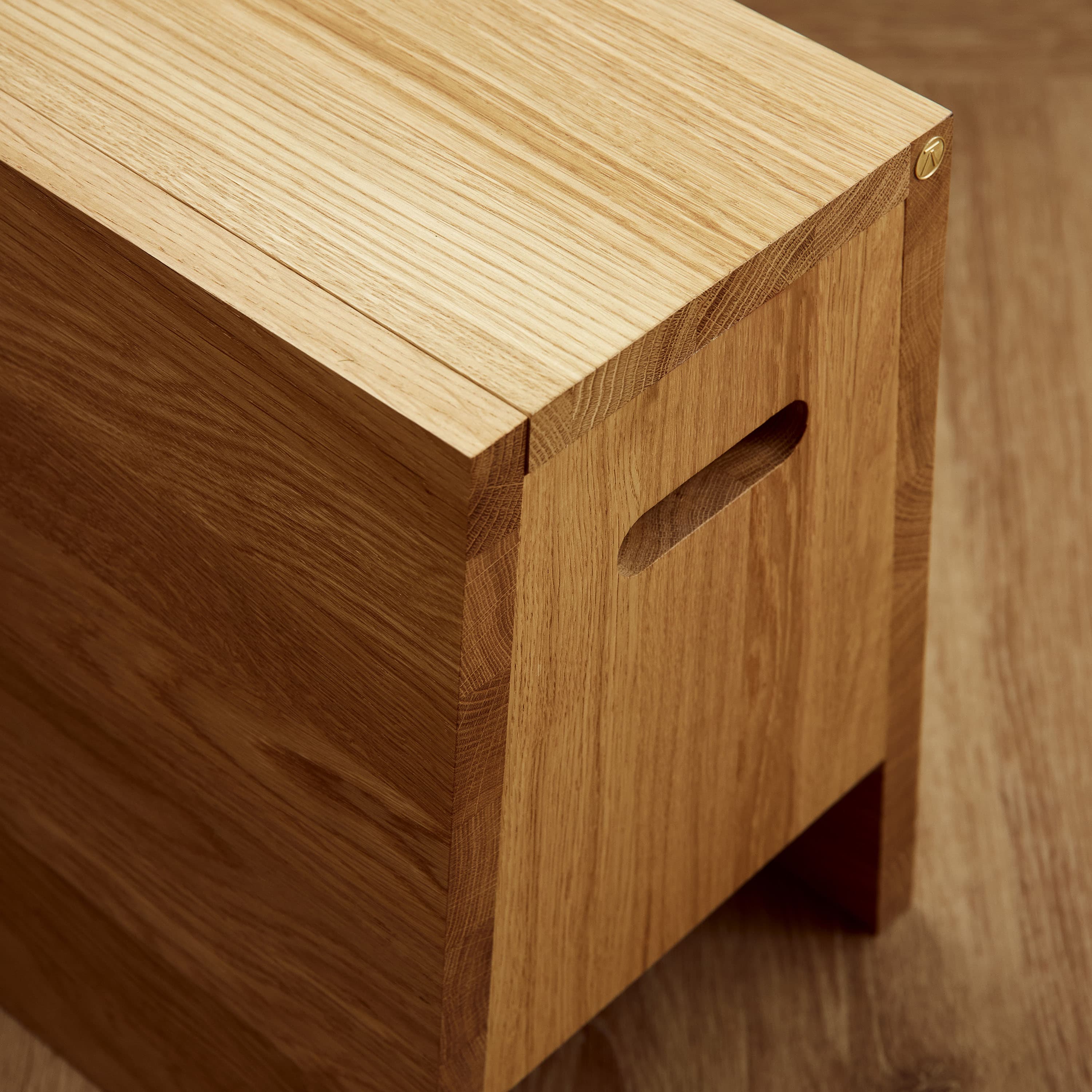 Plinth Hocker Oak