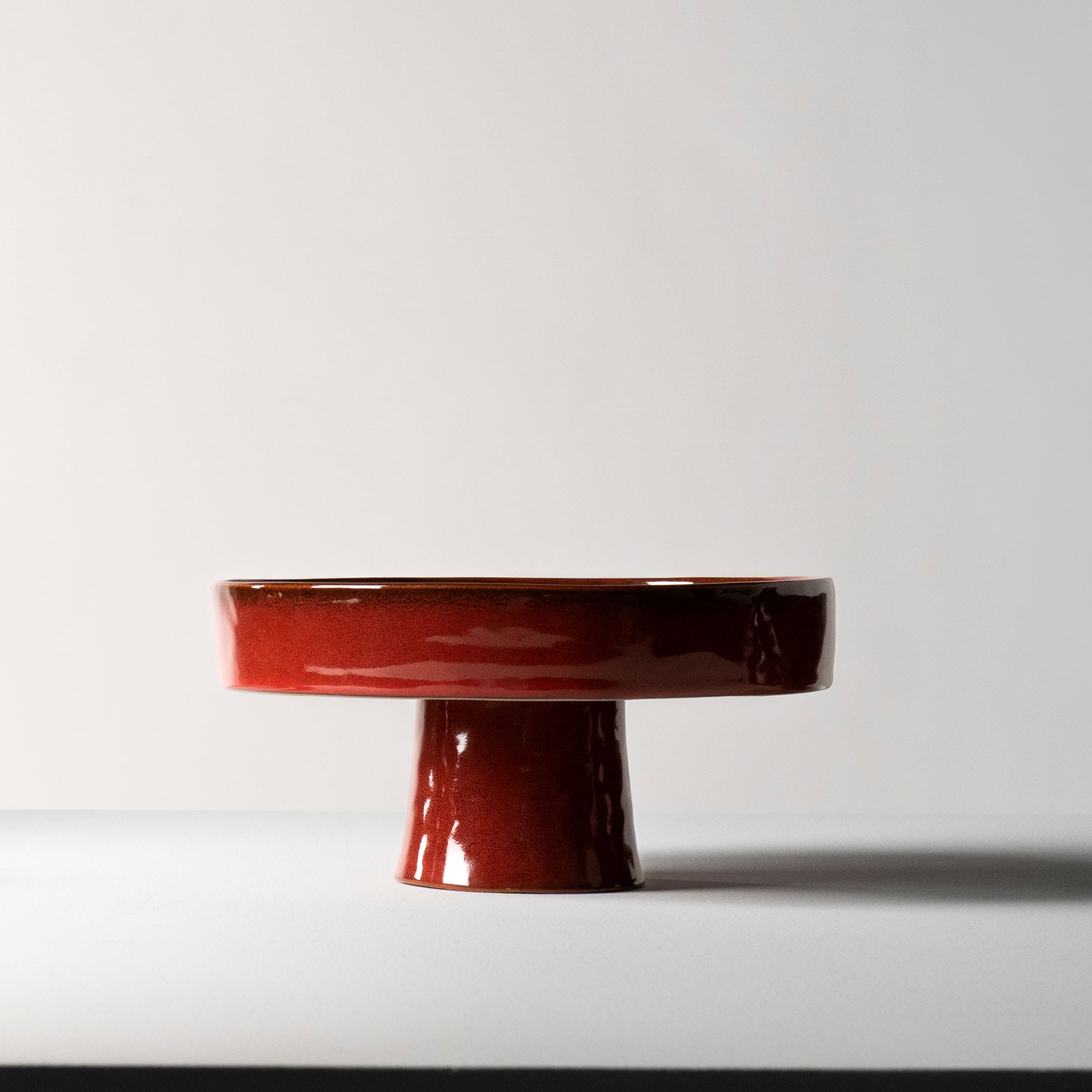 La Mère Servierplatte auf Fuß Venetian Red Ø25