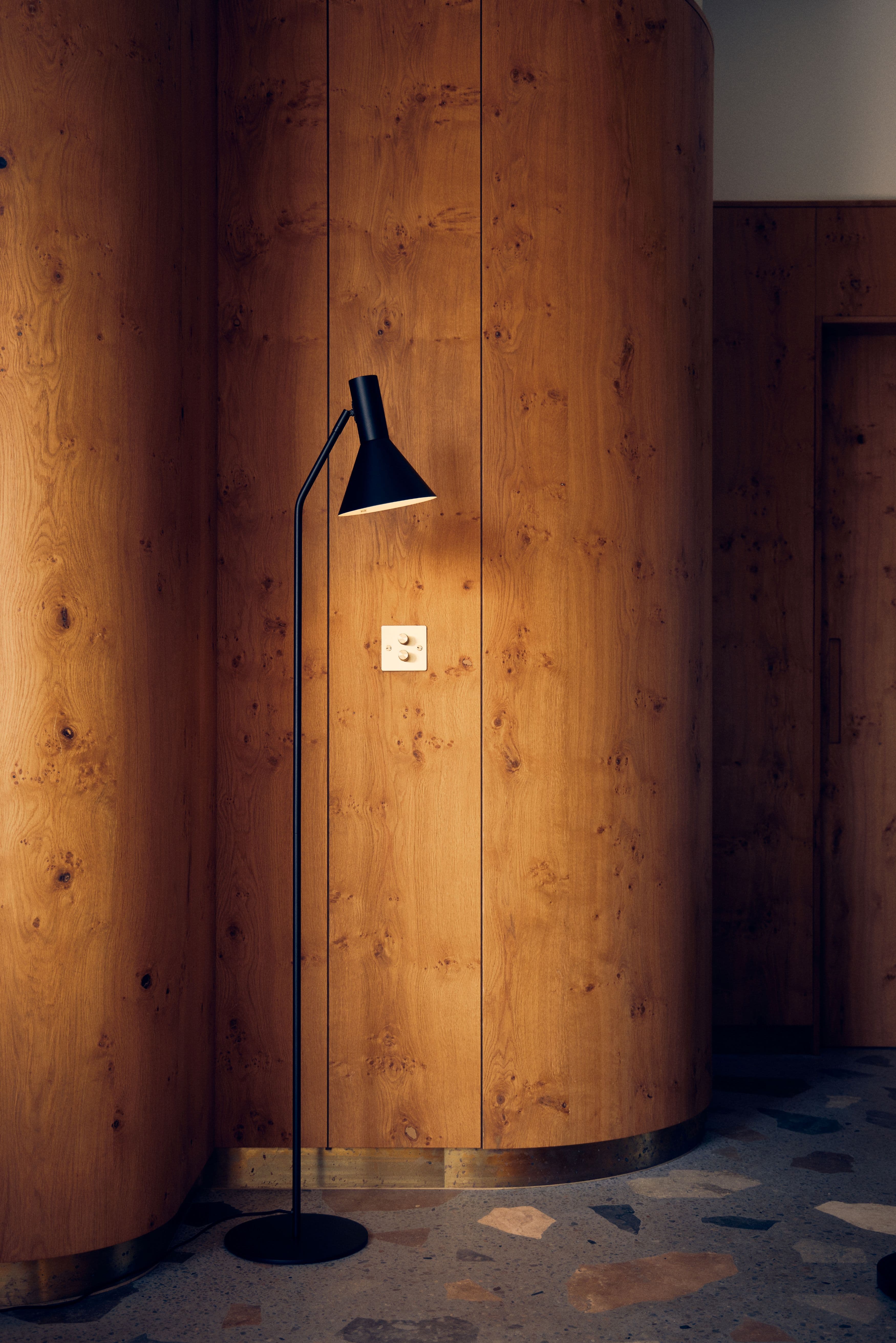 Lyss Bodenlampe Matt Schwarz 150cm