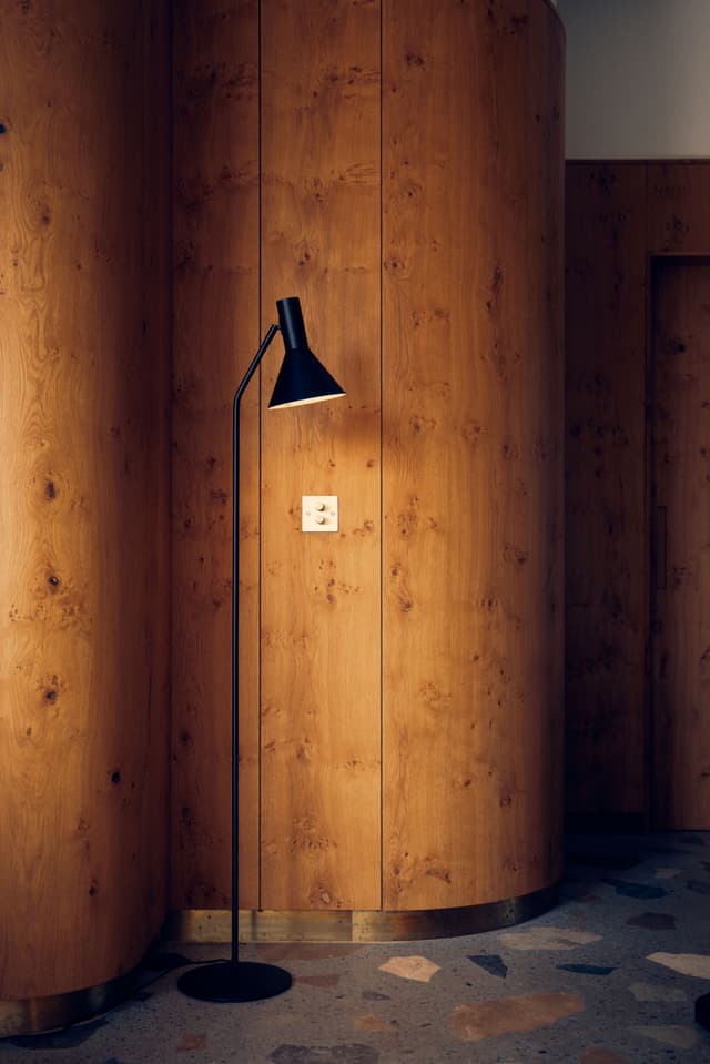 Lyss Floor lamp Matt Black 150cm