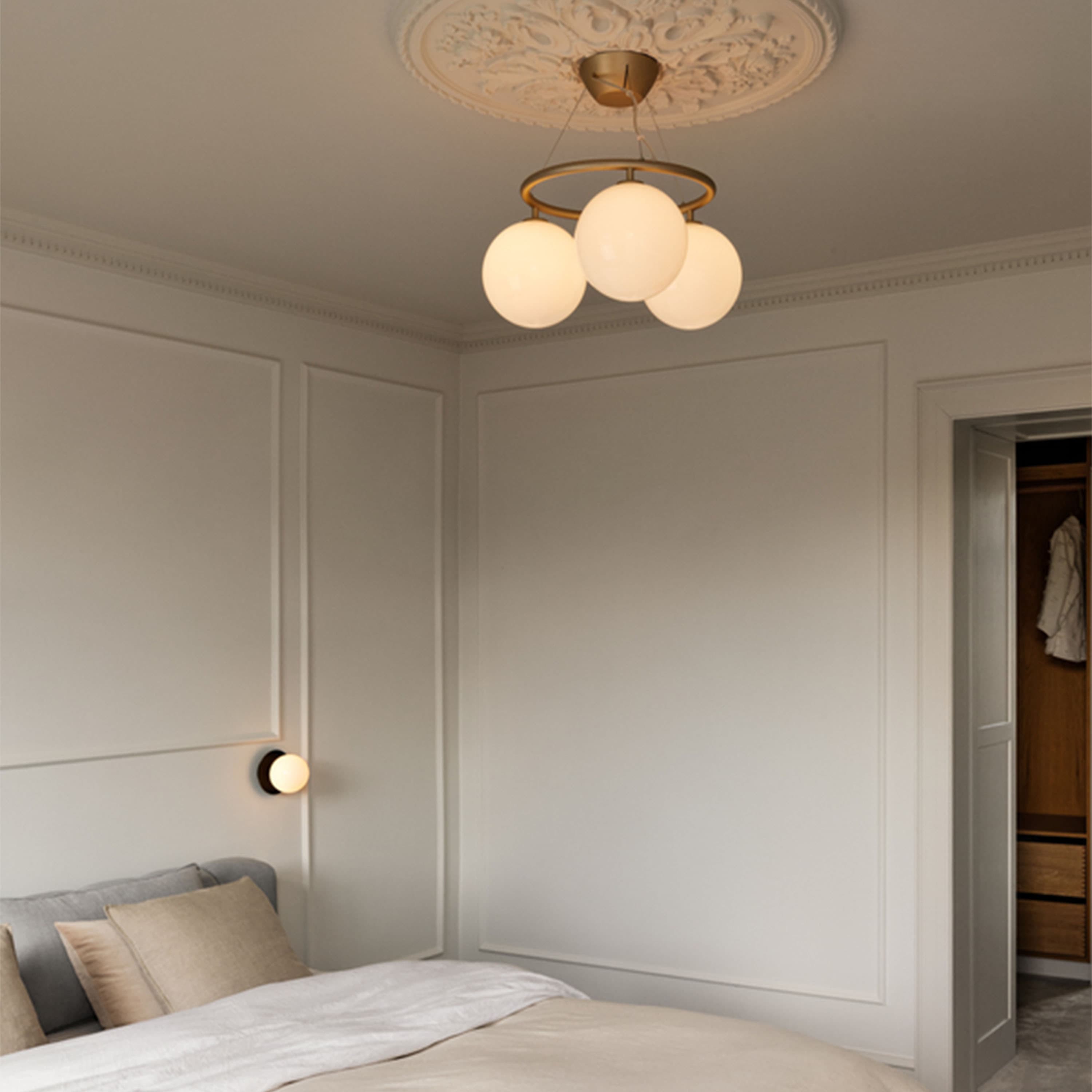 Miira 3 Circular Deckenleuchte Brass/Opal