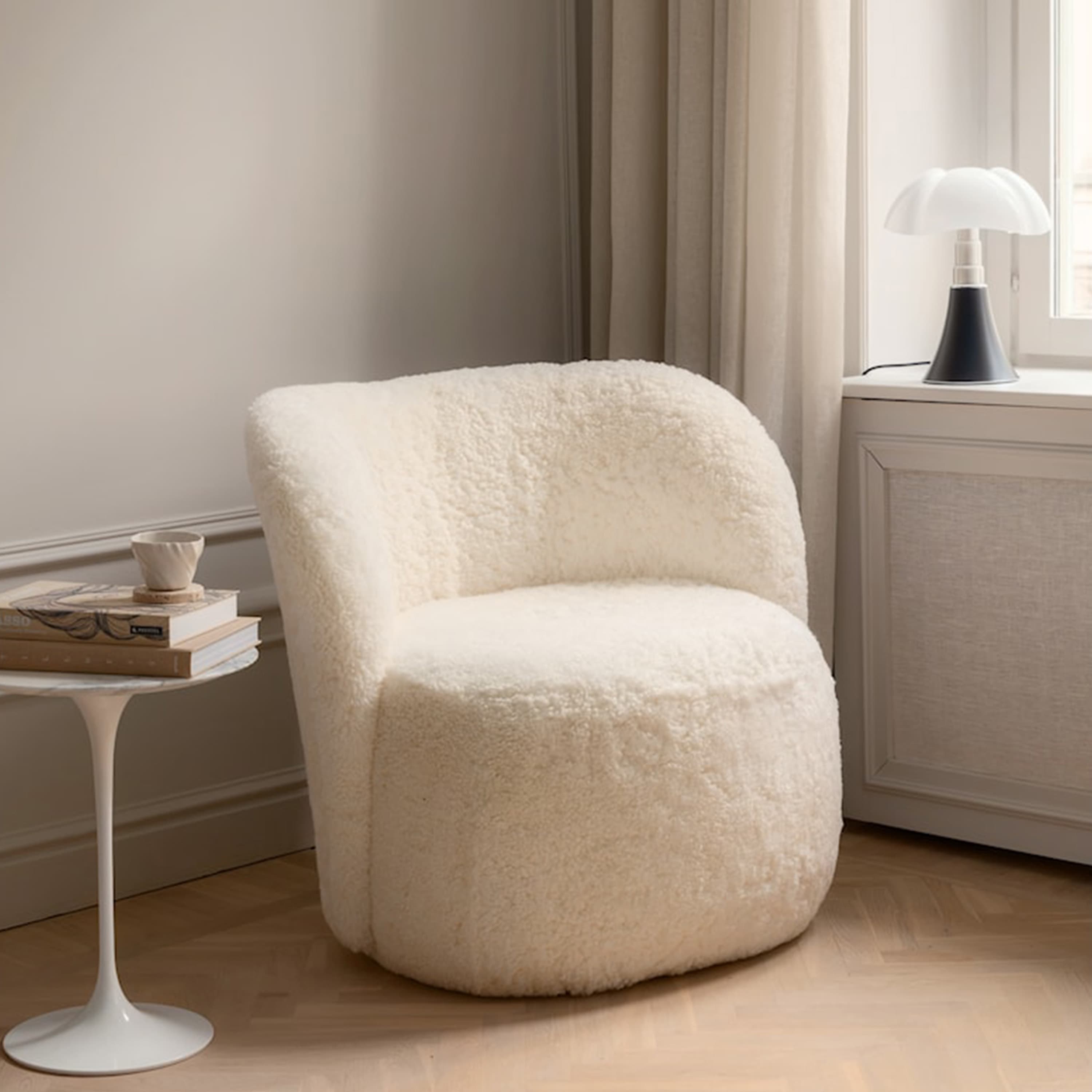 Lollo Sessel Schaffell White