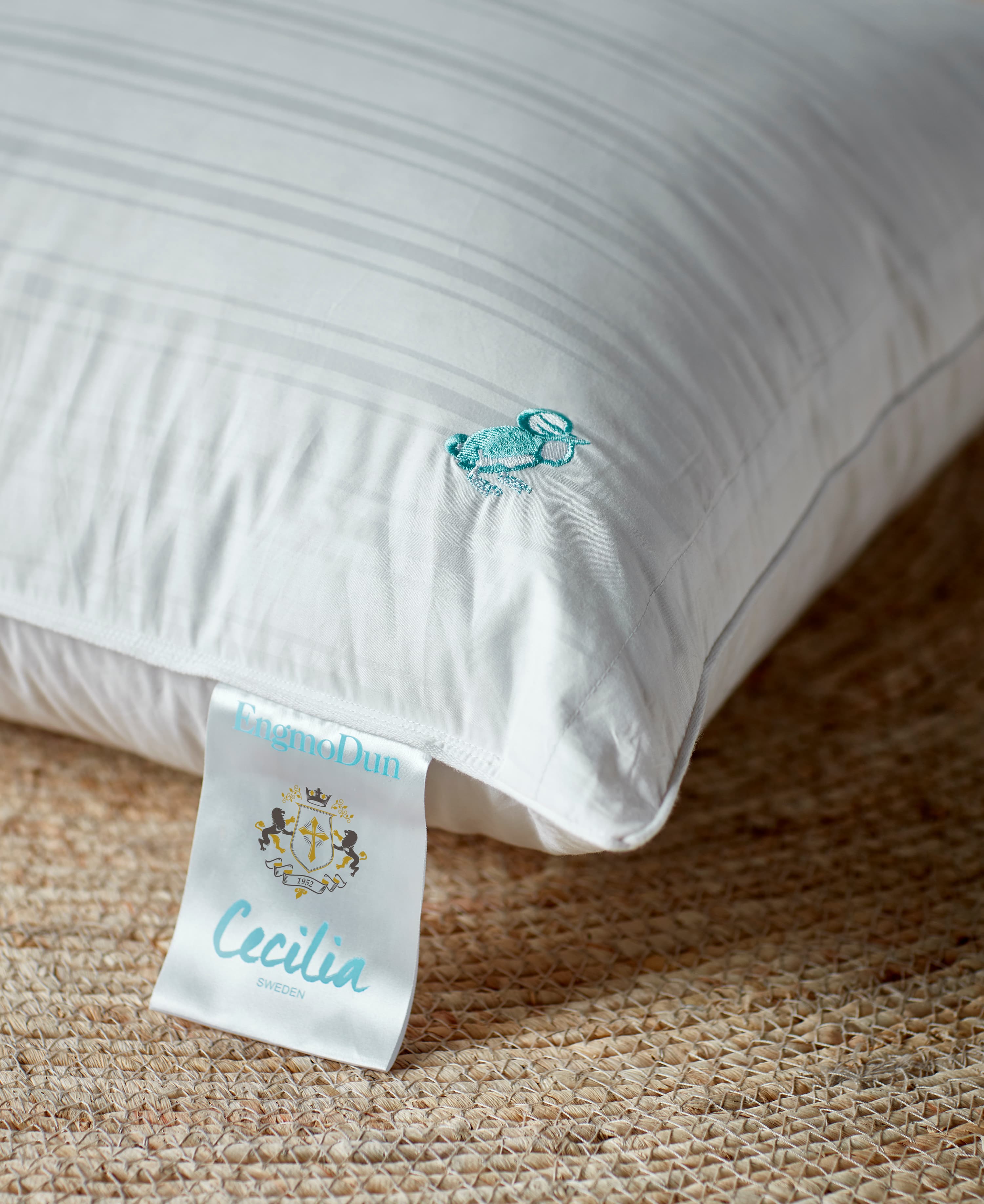 Cecilia 3-chamber Down Pillow Low 50x60
