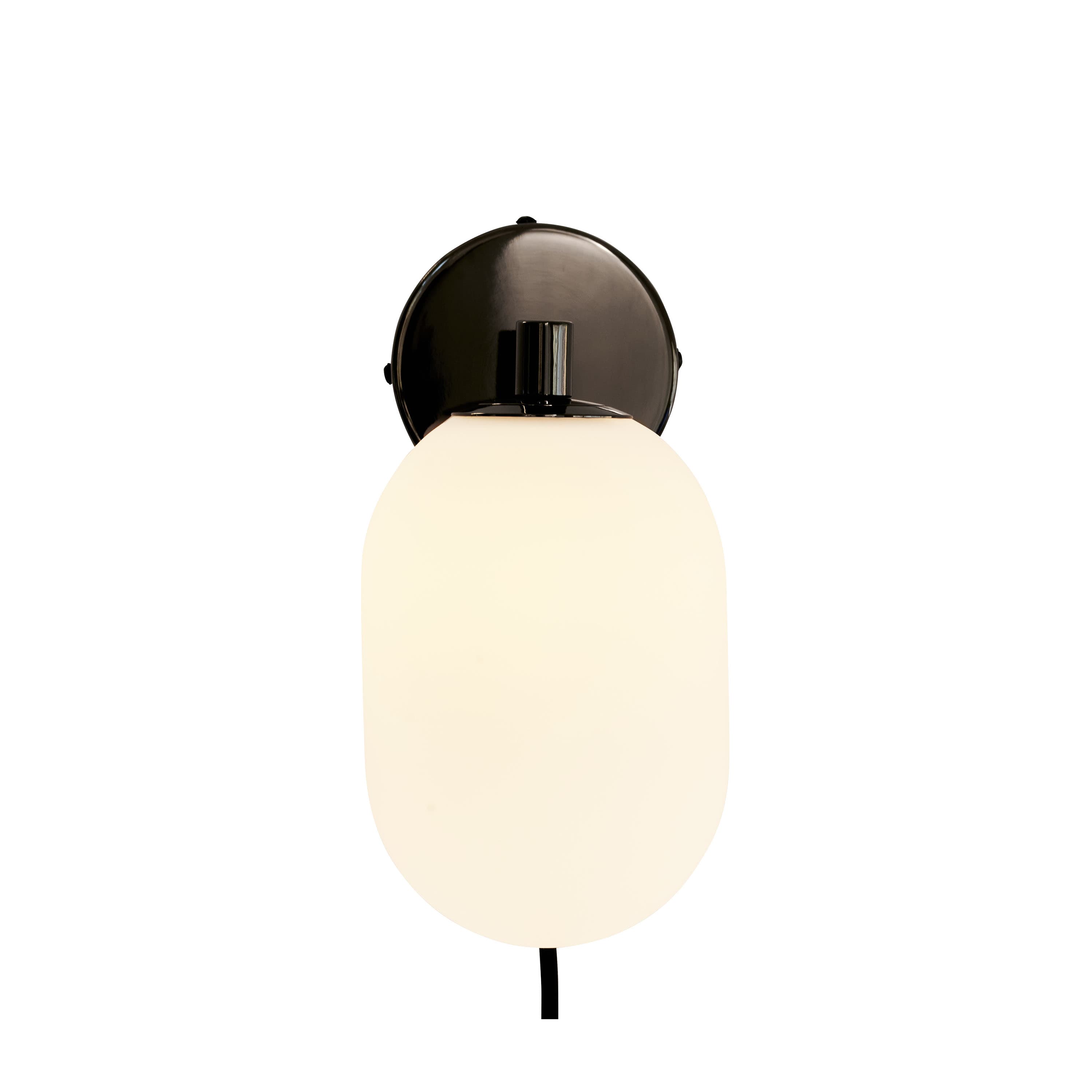 Noor Wandleuchte Opal/Schwarz 24 cm