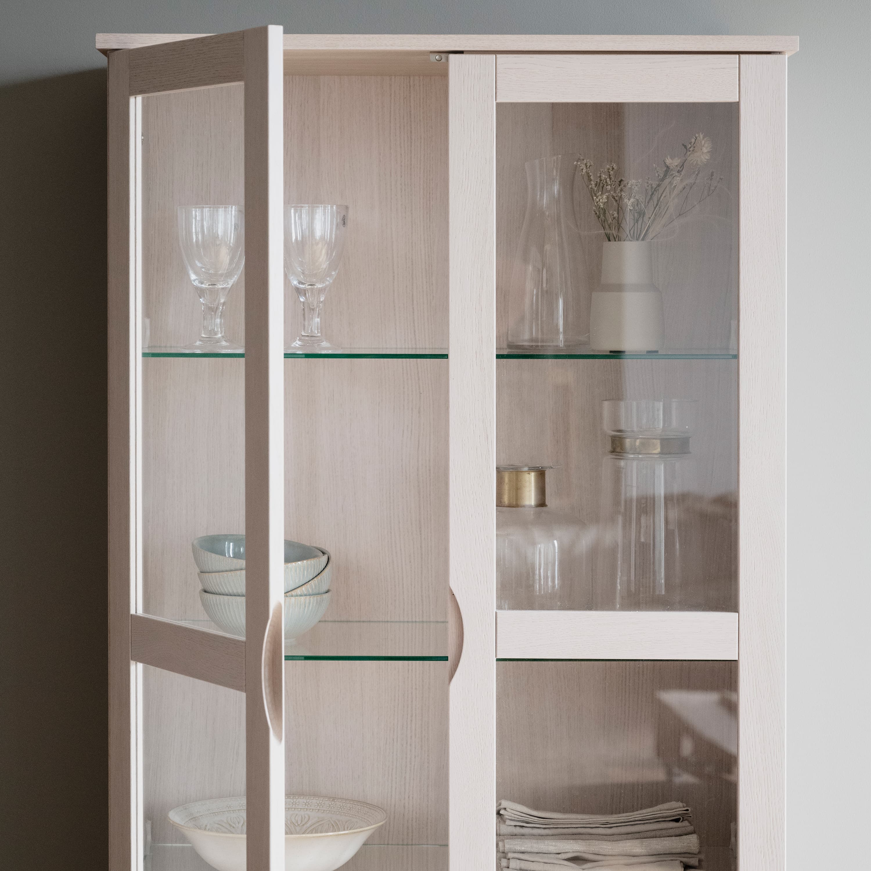 Filippa Glass Cabinet White Pigmented 185cm