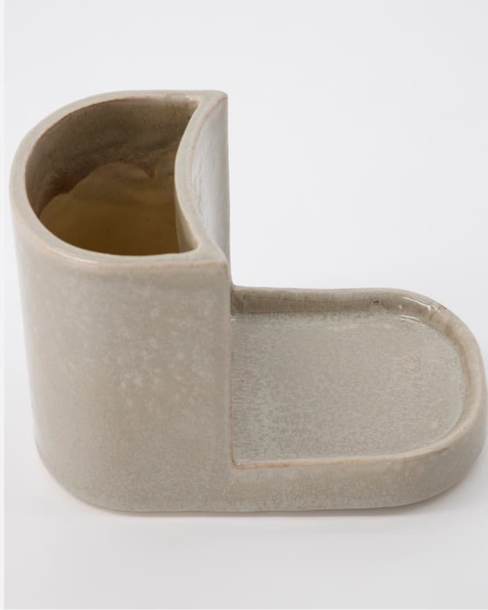 Datura Brush/Soap Holder Shellish Grey 18cm