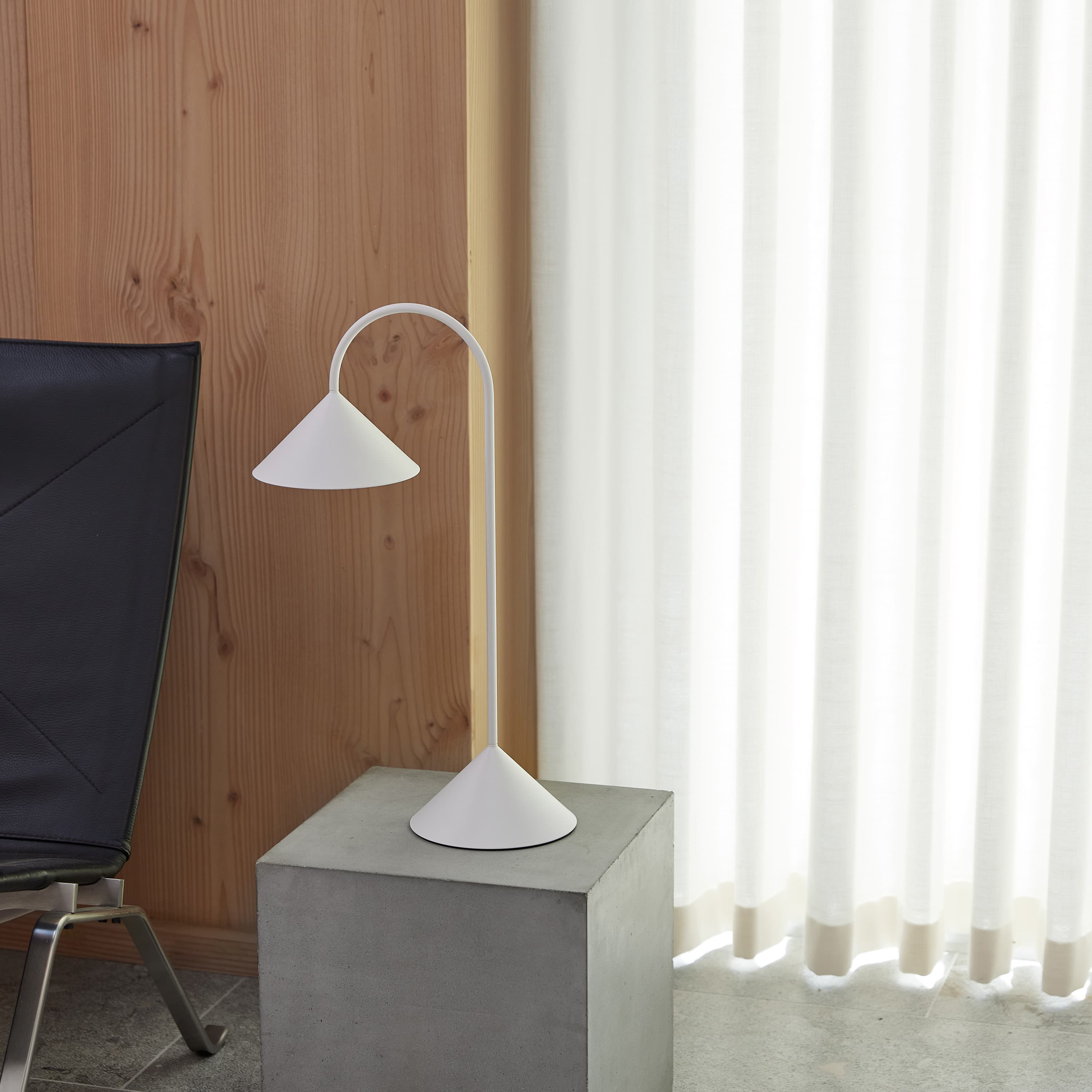 Grasp Tragbare Tischlampe Matt White 47cm