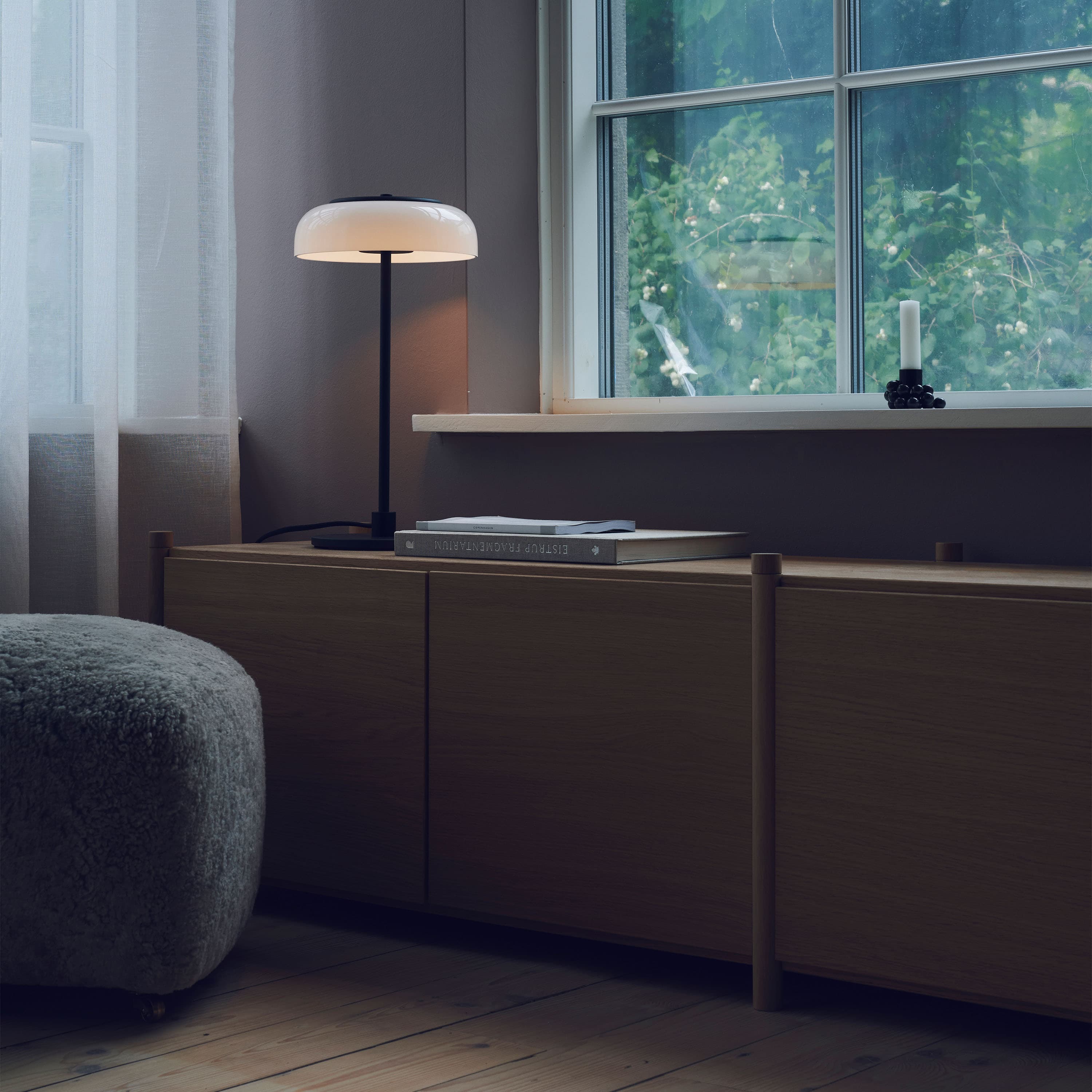 Blossi table lamp Black/Opal Small