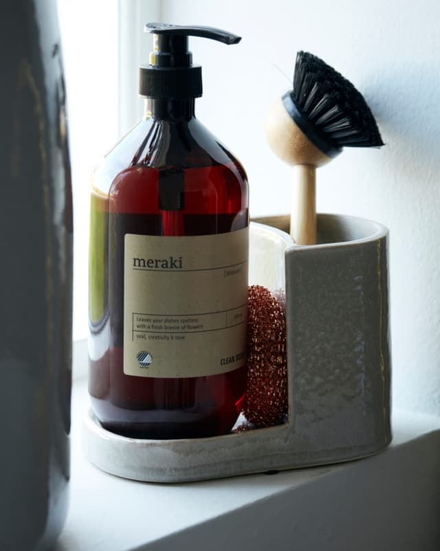 Datura Brush/Soap Holder Shellish Grey 18cm