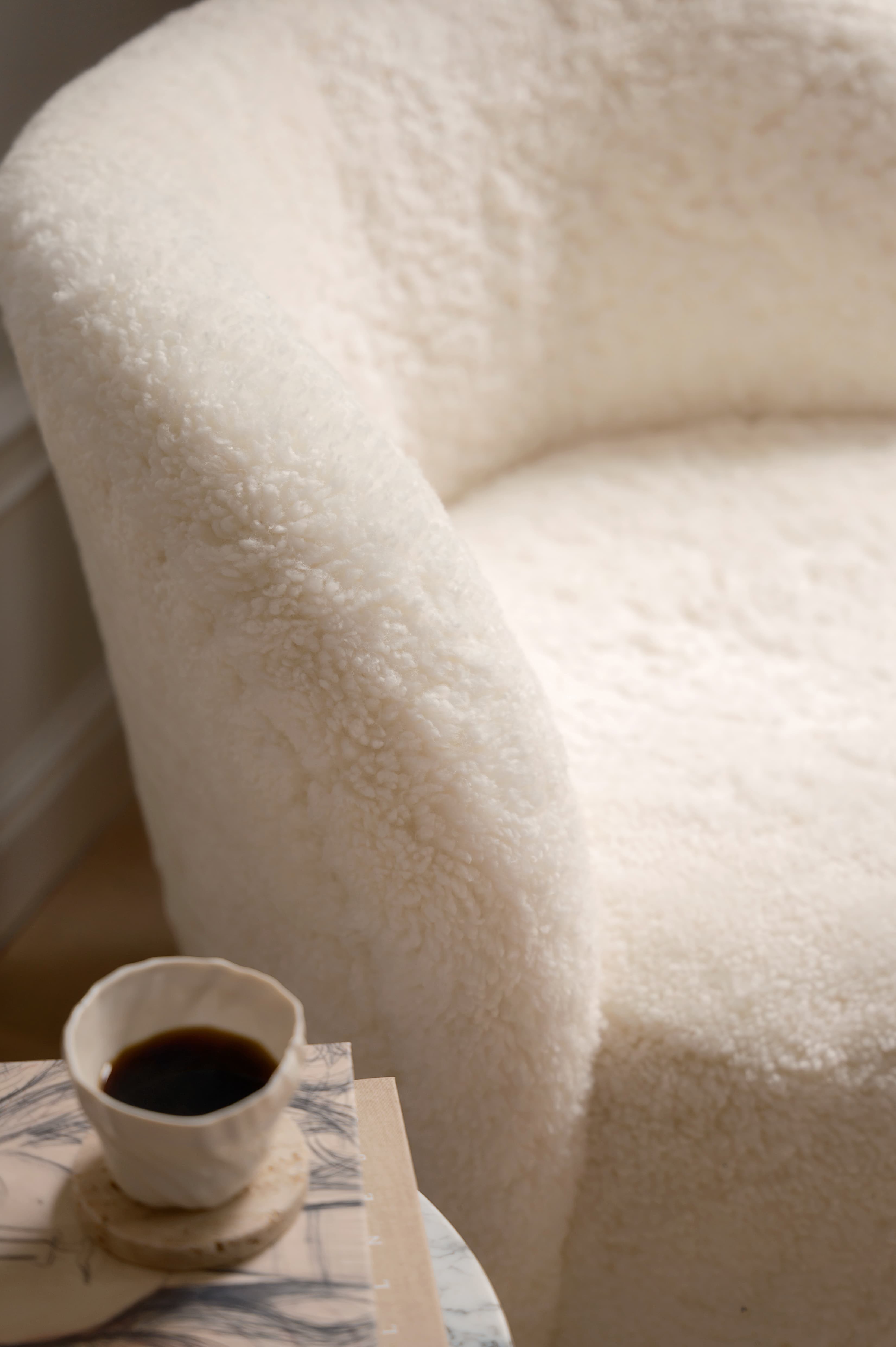 Lollo Sessel Schaffell White