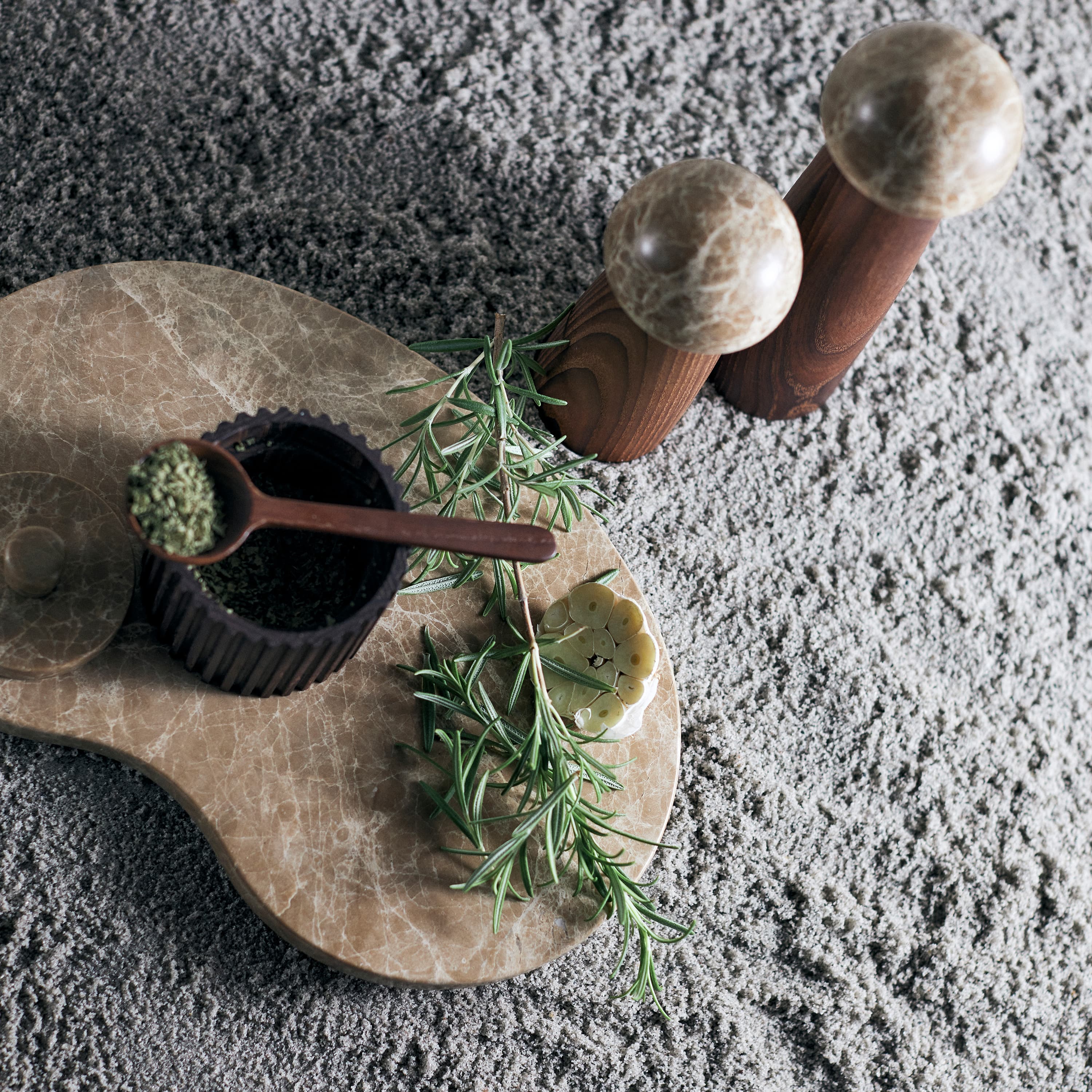 Mill Yami Salt- och Pepparkvarn Carbonized Ash/Marble Small
