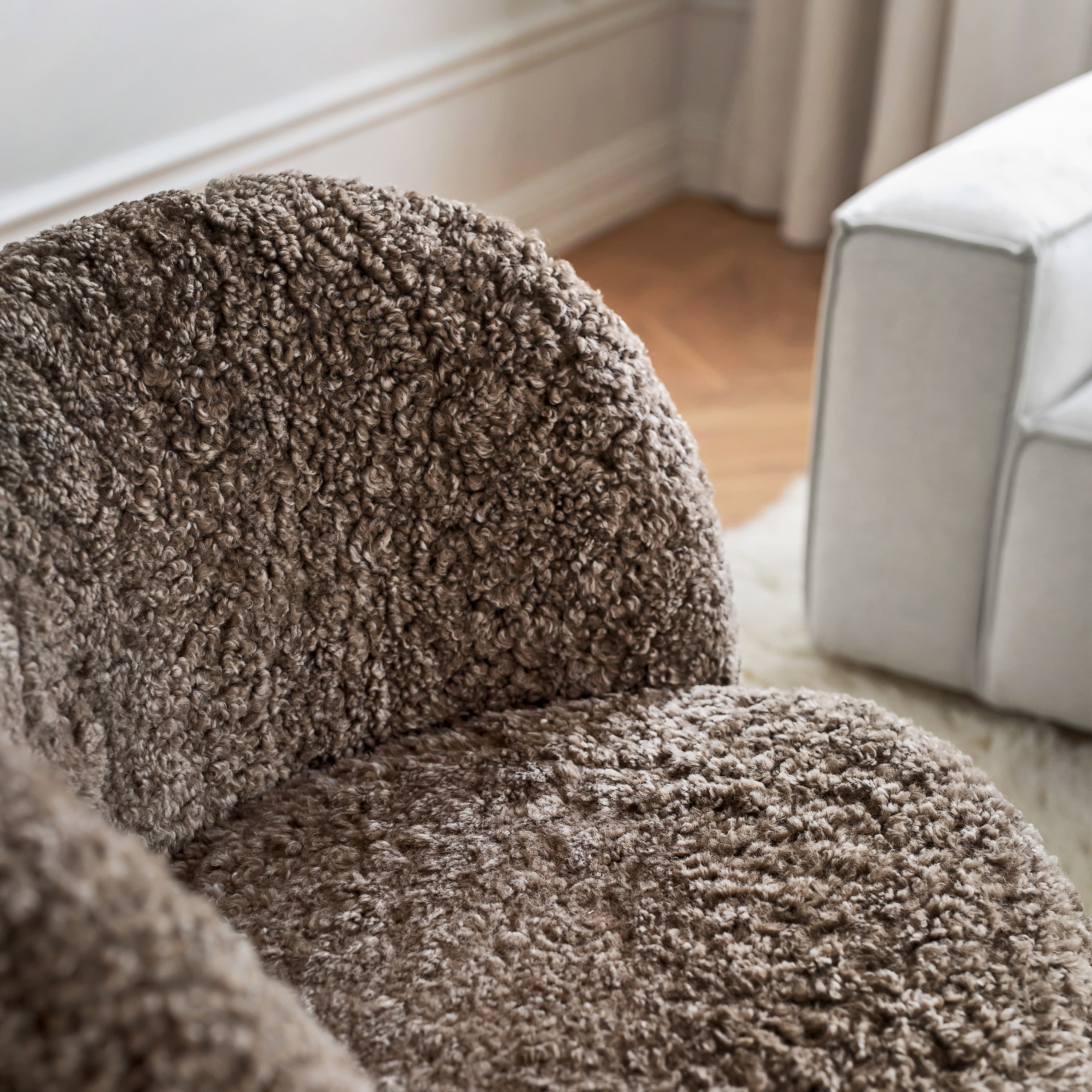Lollo Sessel Schaffell Brown