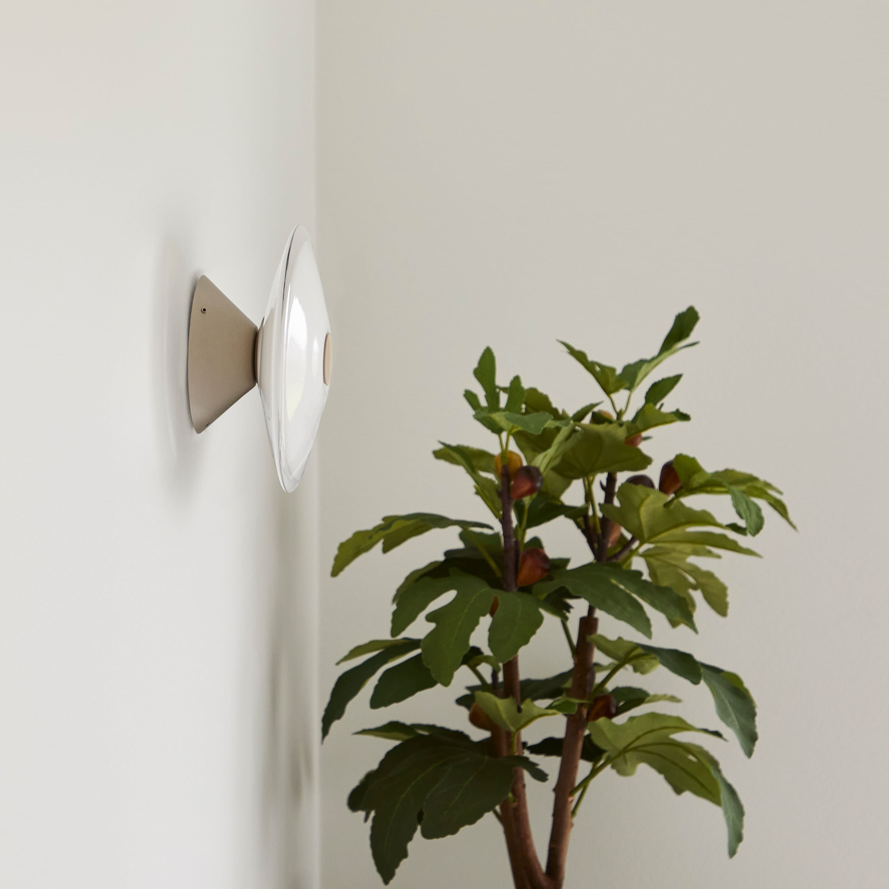 Solene Wall Lamp Soft Ivory Ø20