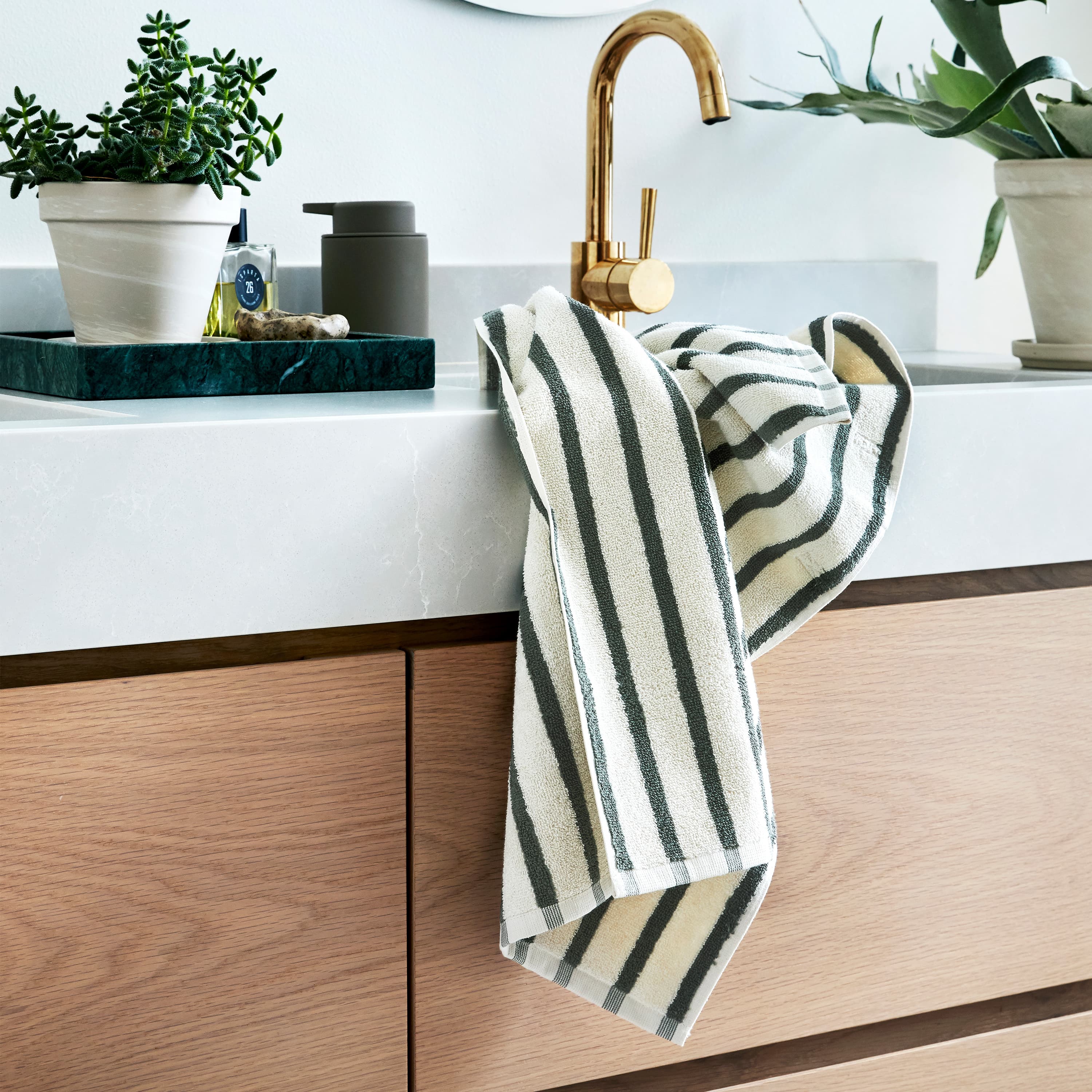Everyday Stripe Handtuch Nordisch Grün 50x90