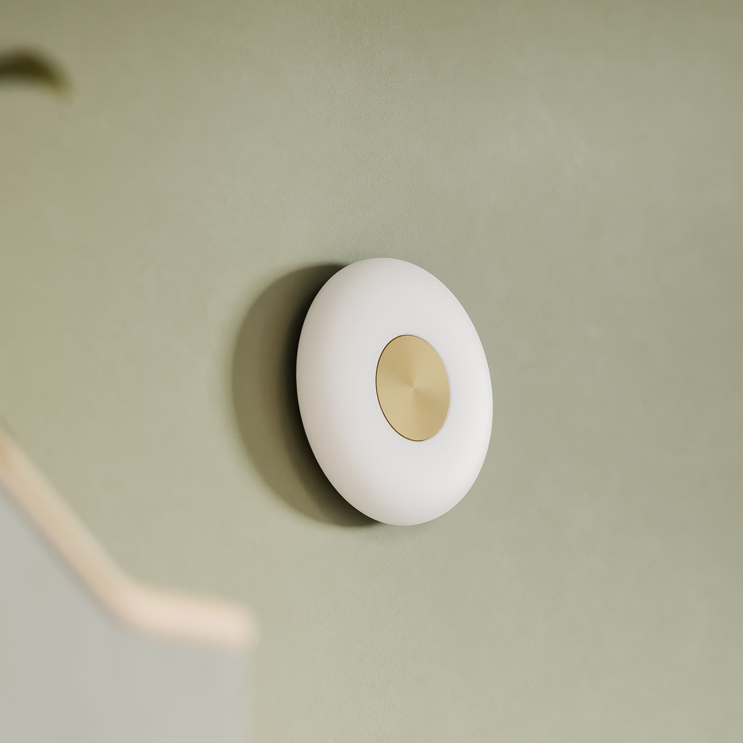 Glint Vägglampa Opal/Brushed Brass 25cm