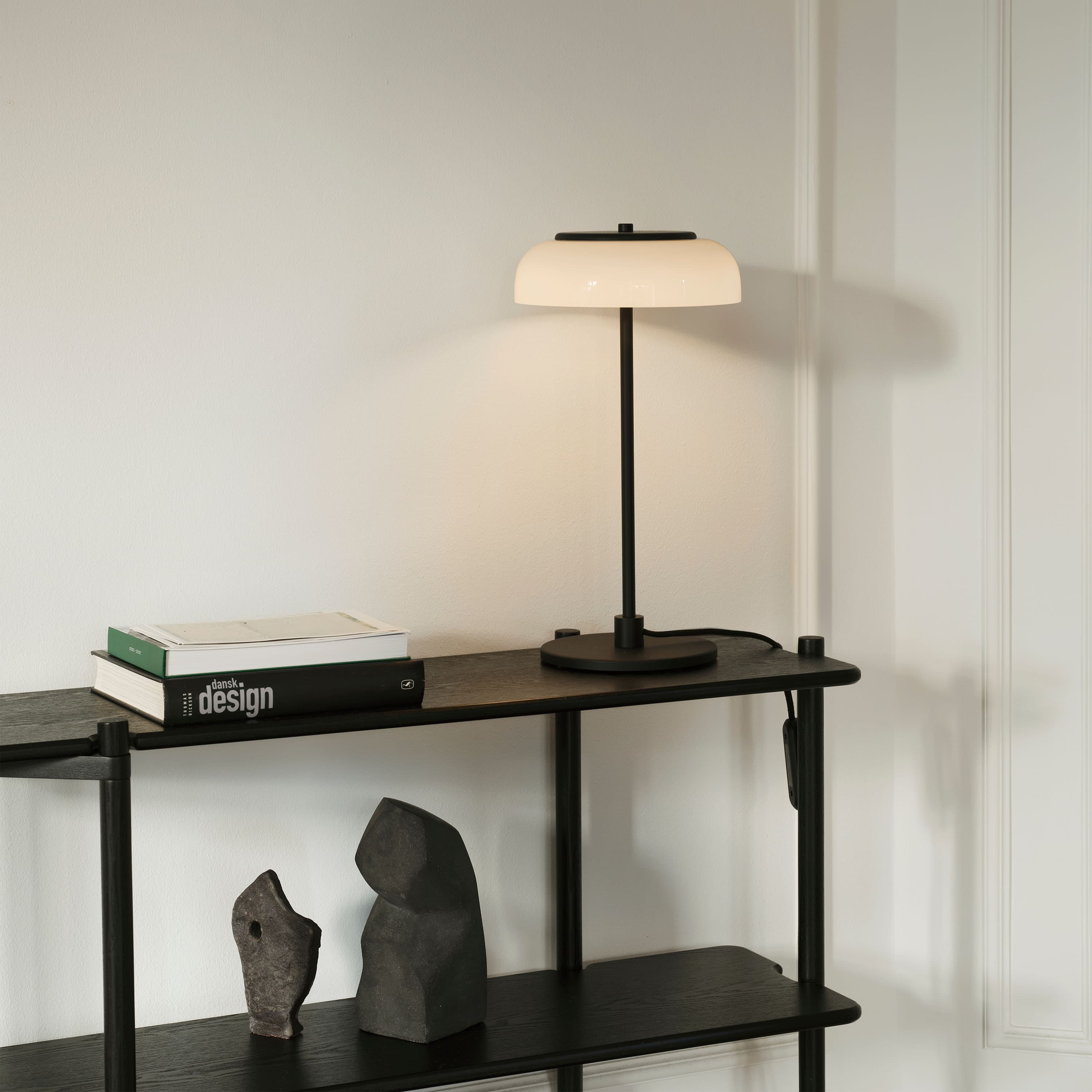 Blossi table lamp Black/Opal Small