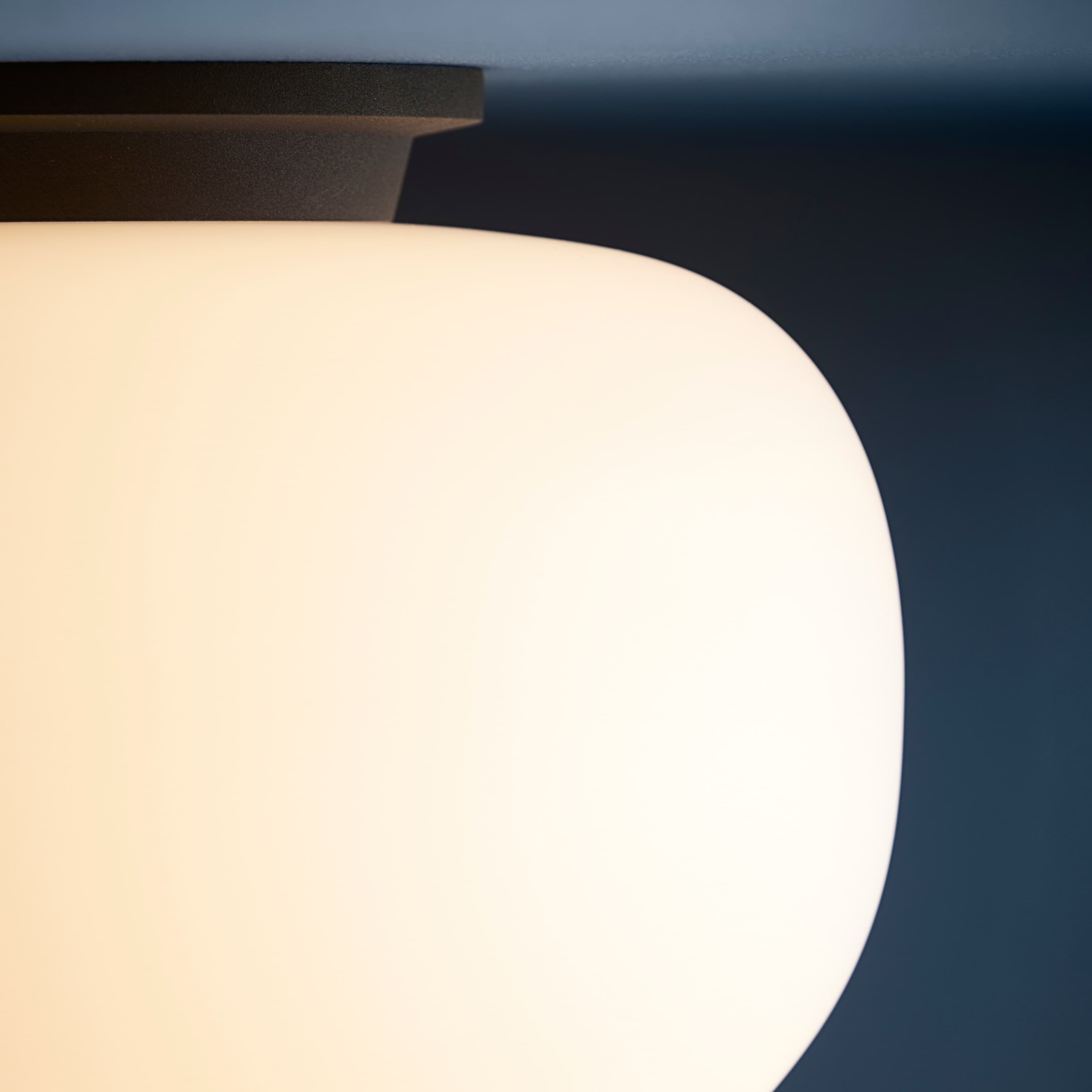 Supernate Deckenlampe Opal White/Black Ø28