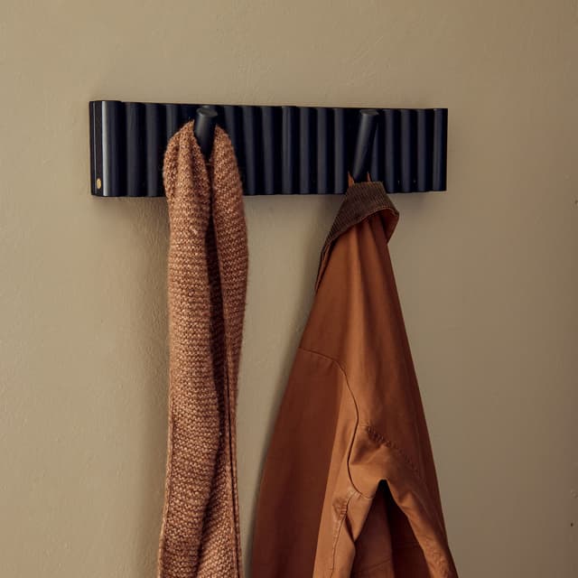Mono Coat Hanger Black Large