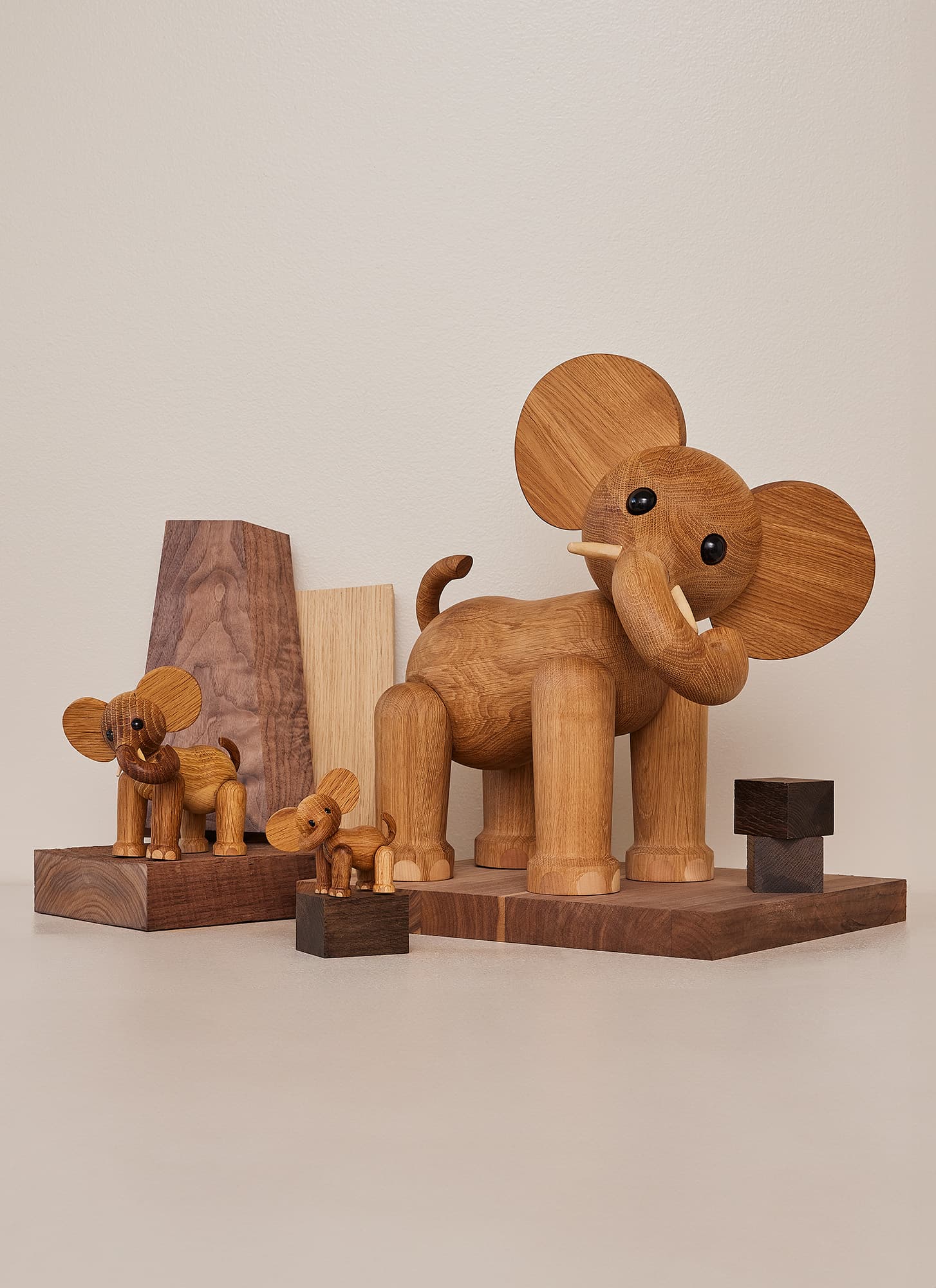Tembo Elephant Dekoration Eiche 41cm