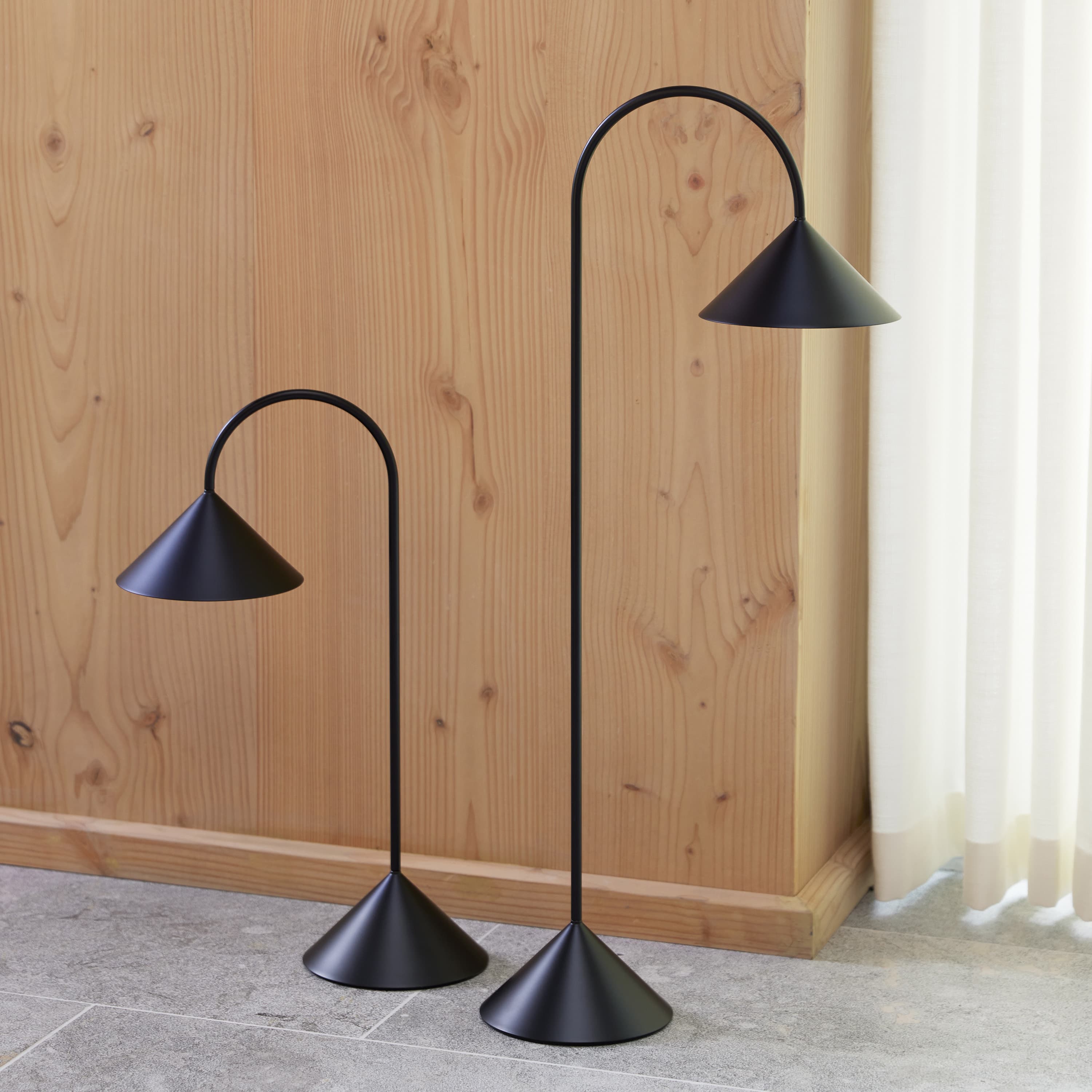 Grasp Tragbare Tischlampe Matt Black 72cm