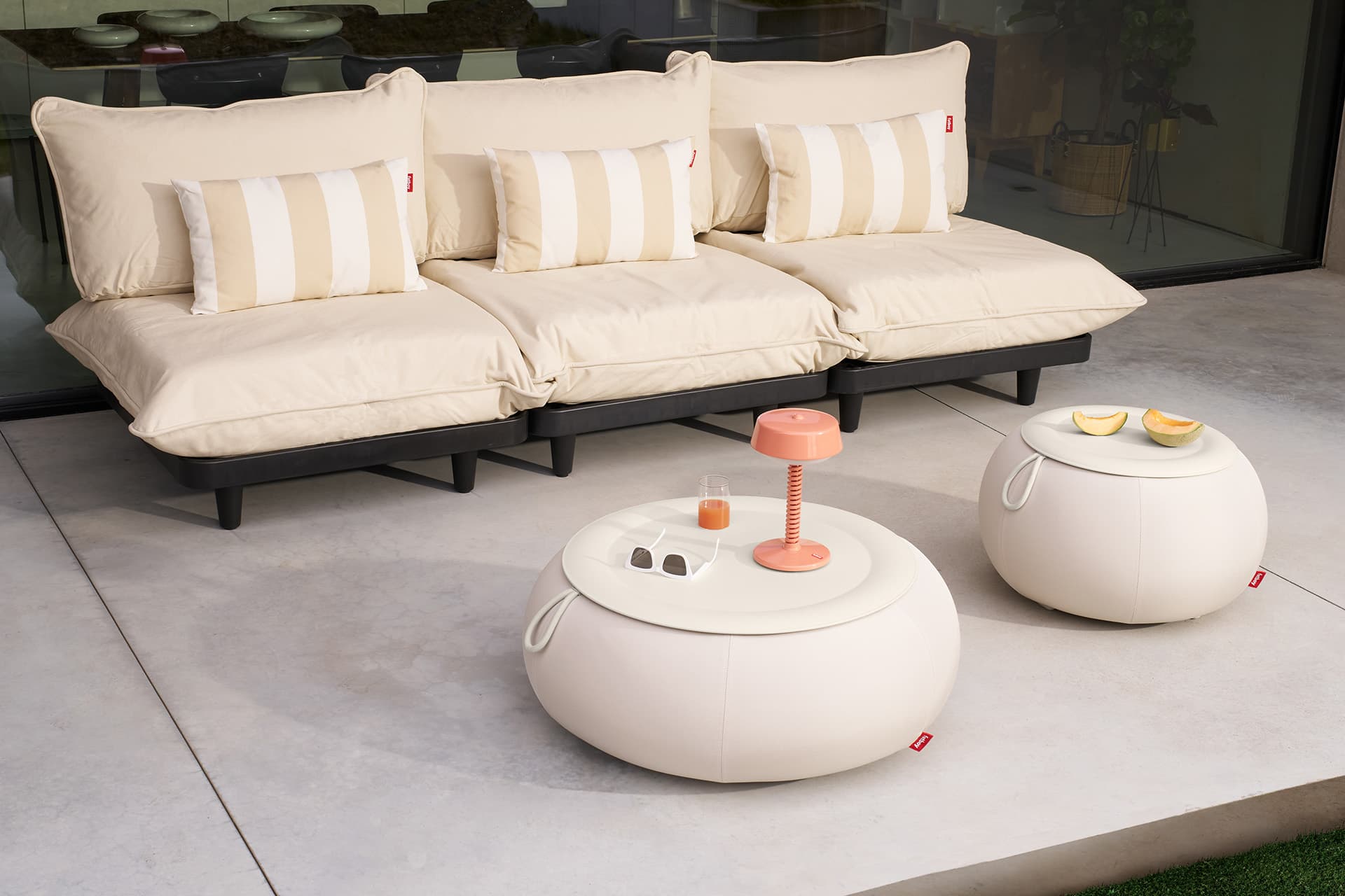 Dumpty Outdoor Coffee Table Pebble Ø87