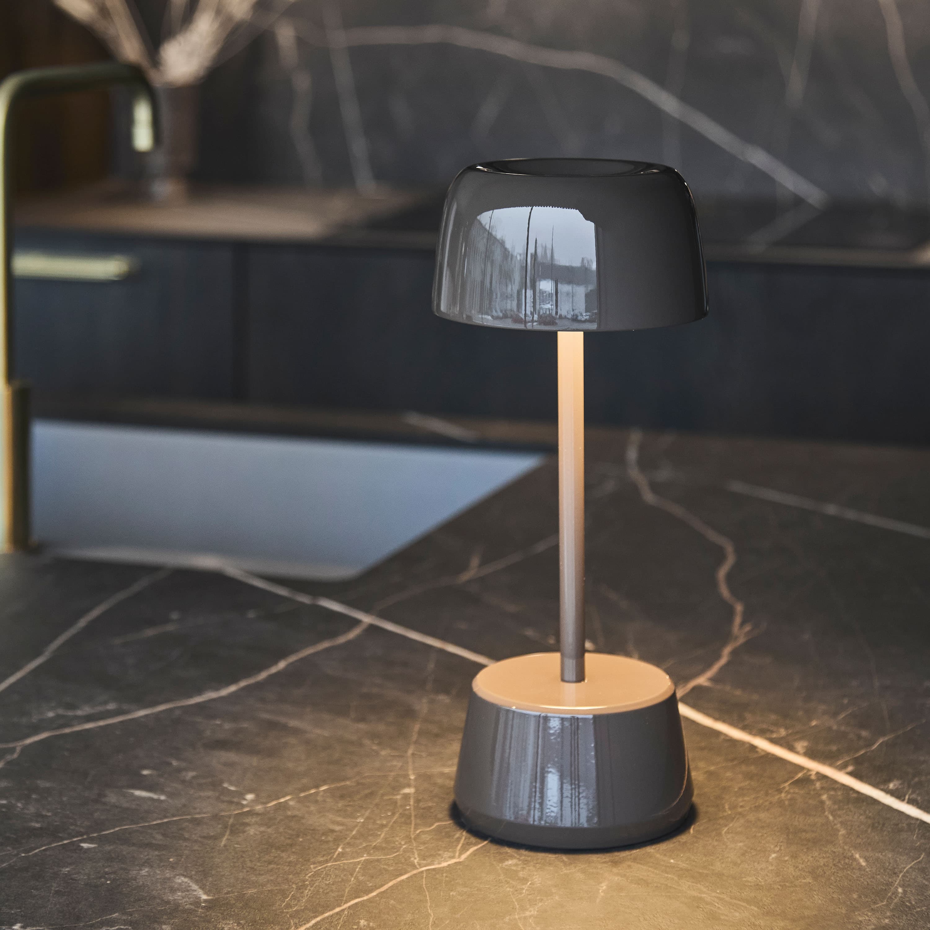 Dexter Tragbare Tischlampe Smoked Brownie 30cm