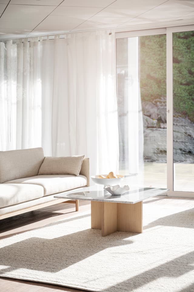 Brooksville Couchtisch Weißer Marmor/Weiß pigmentiert 90x90