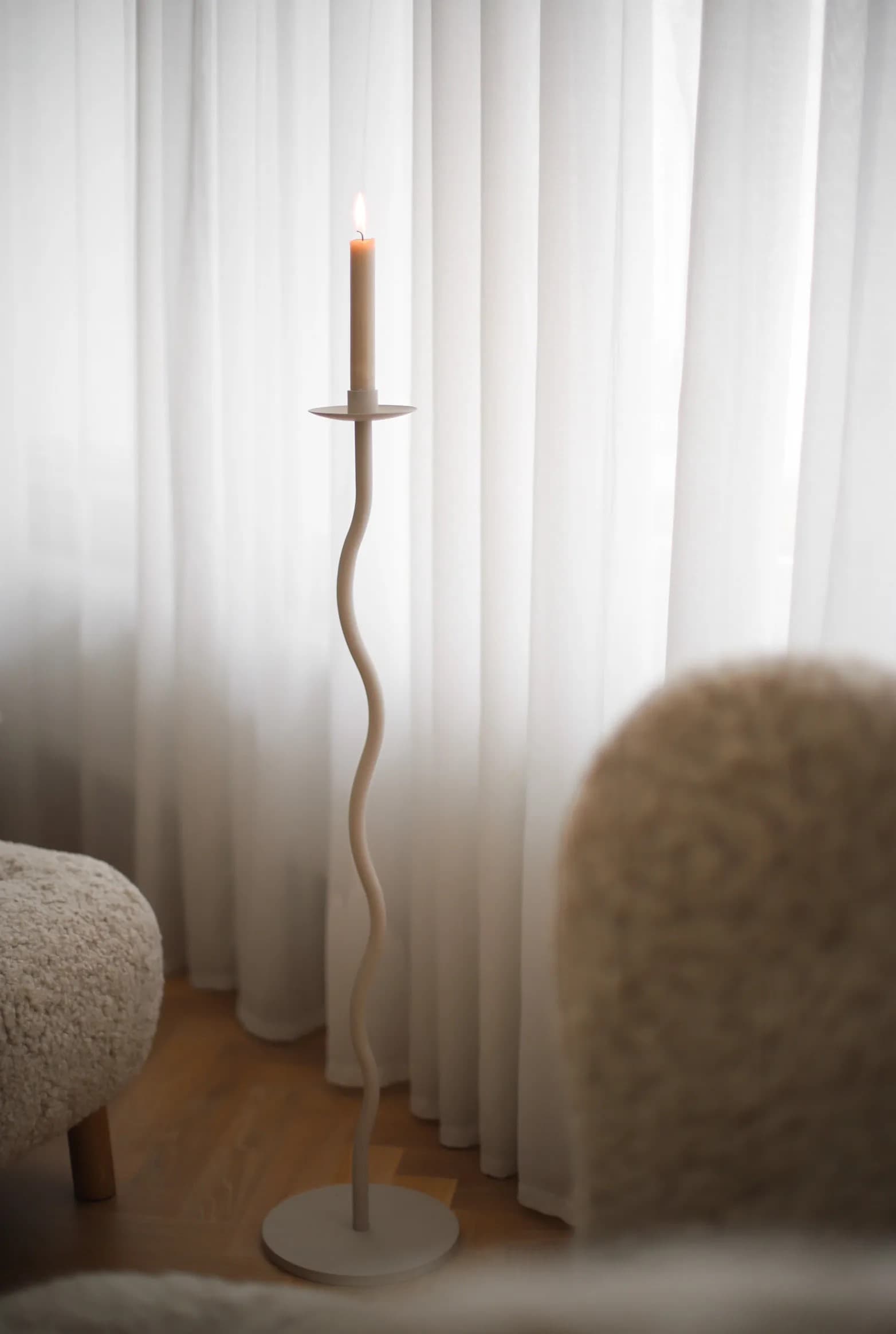 Curved Bodenleuchter Sand 75cm