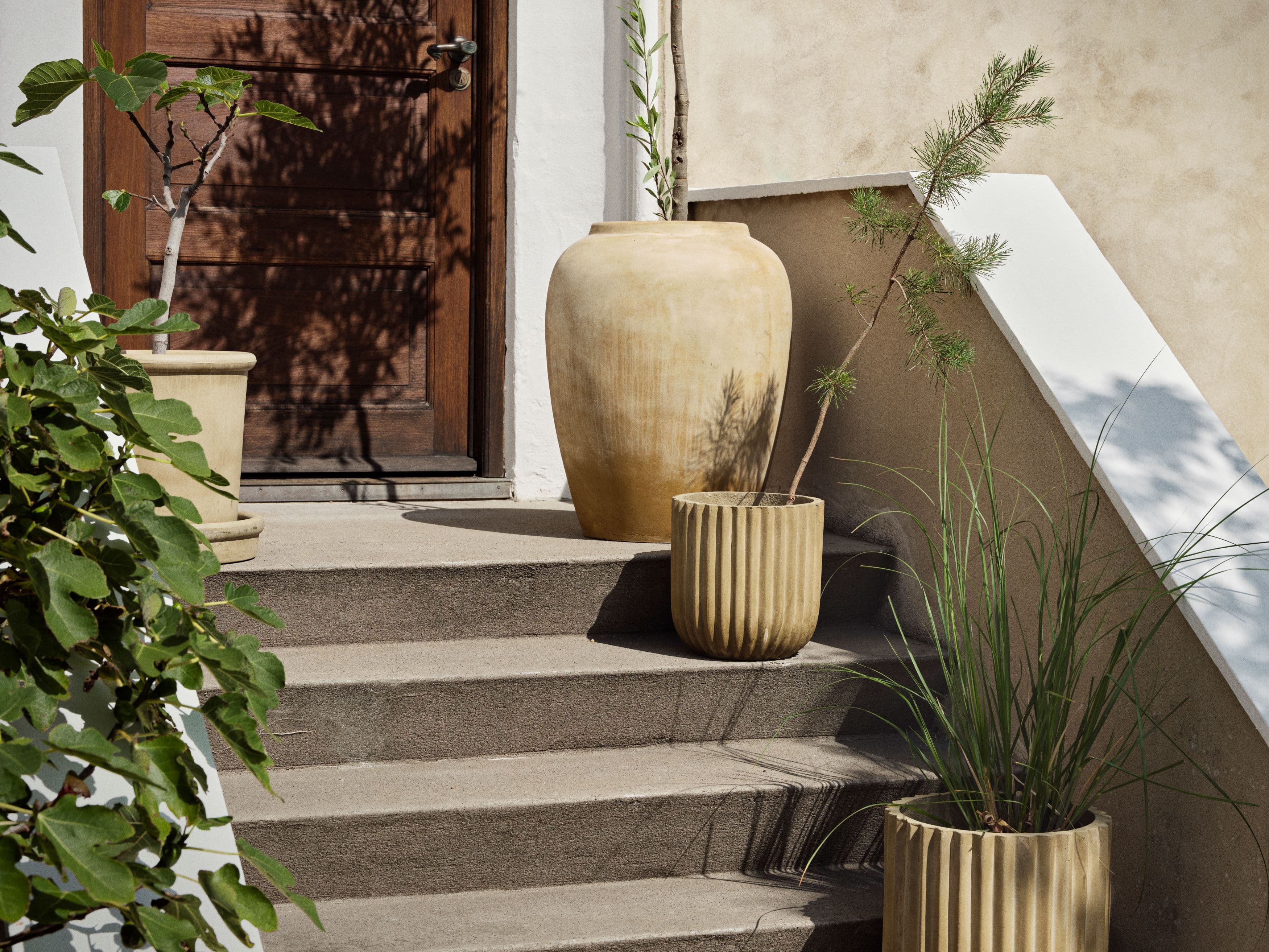 Ray Floor Vase Charcoal