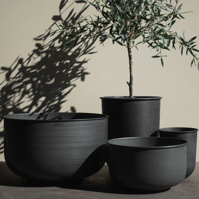 Out Wide Pot Black Set of 2