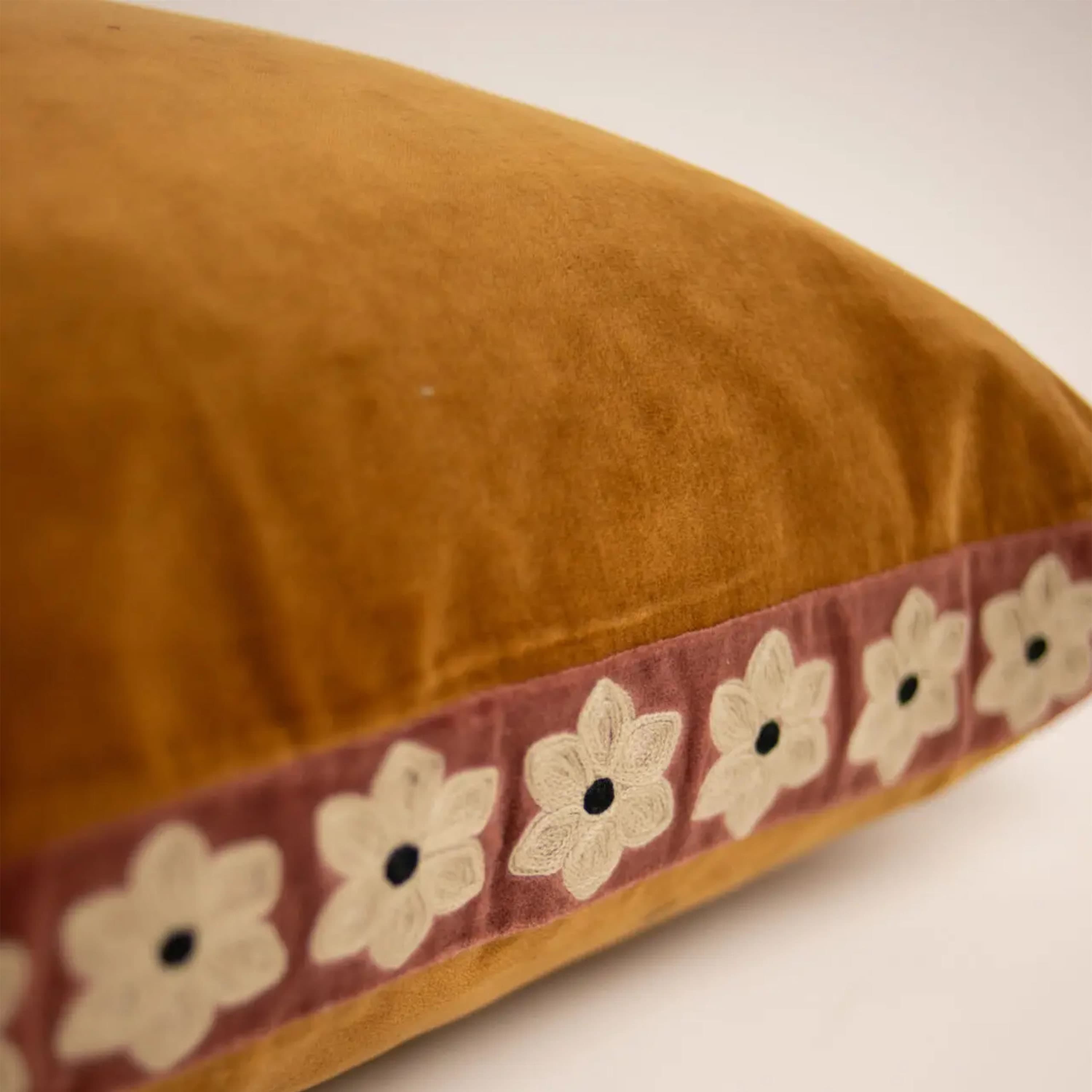 Daisy Kuddfodral Kamel 60x60