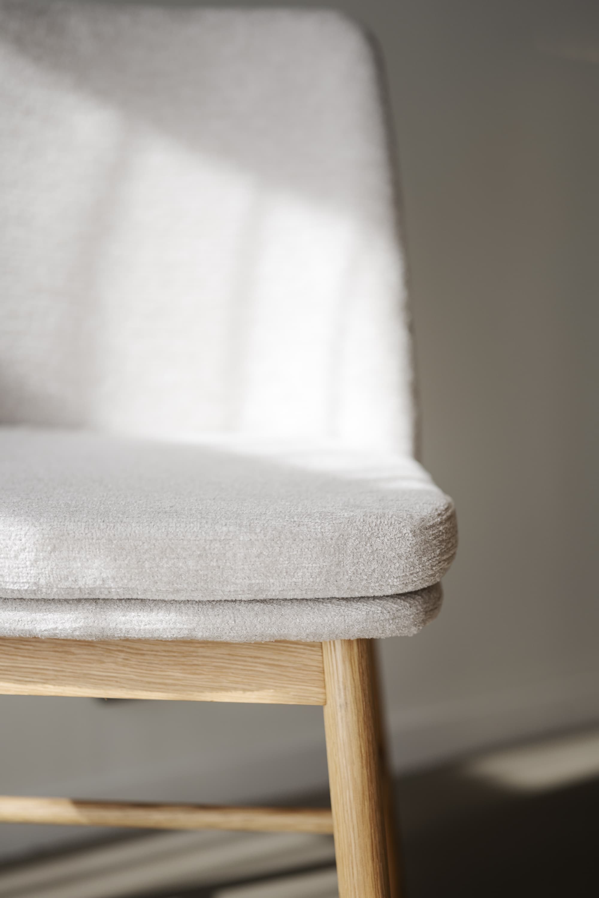 Amesbury Dining Chair Light Beige/Oak