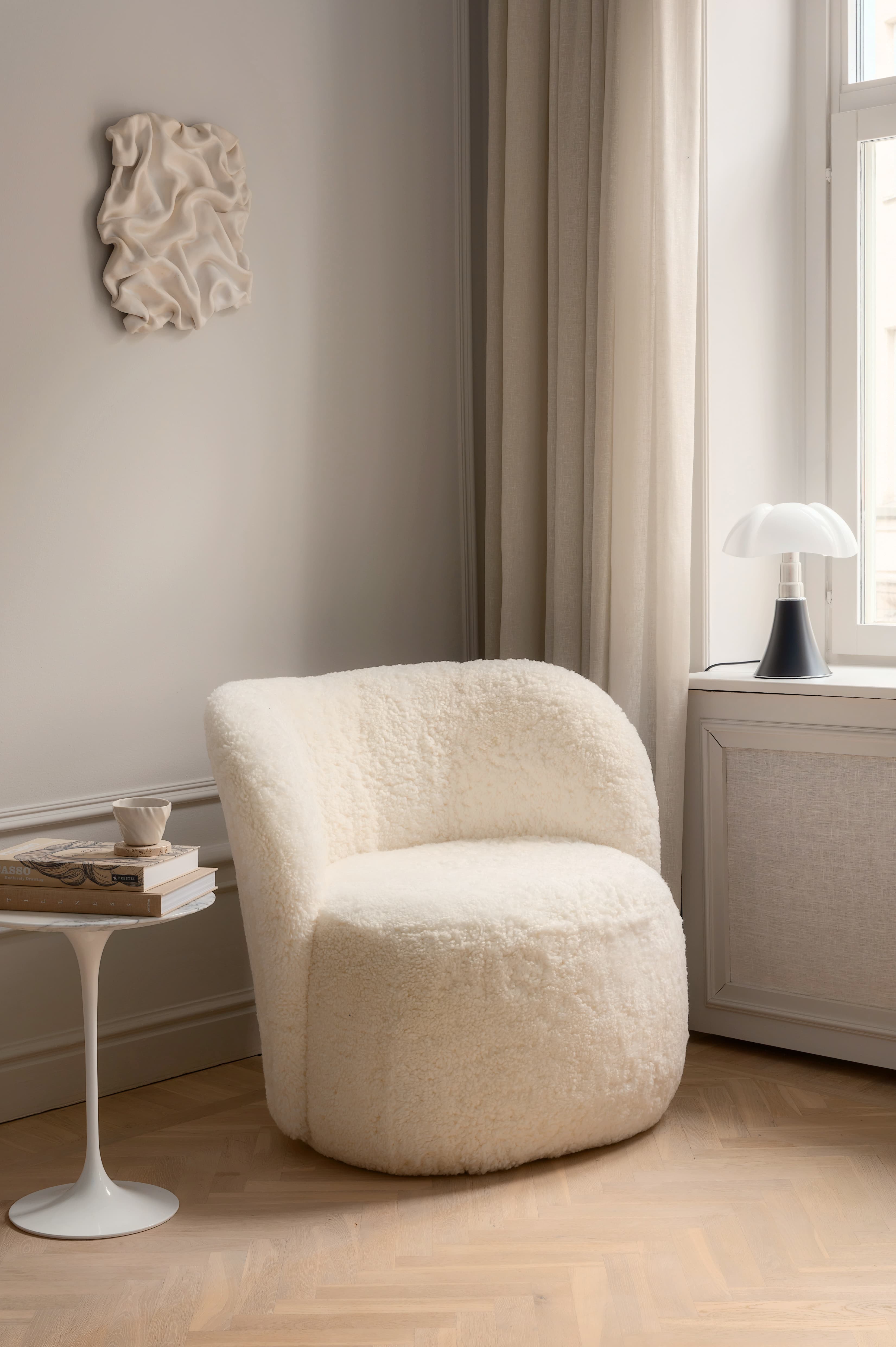 Lollo Sessel Schaffell White