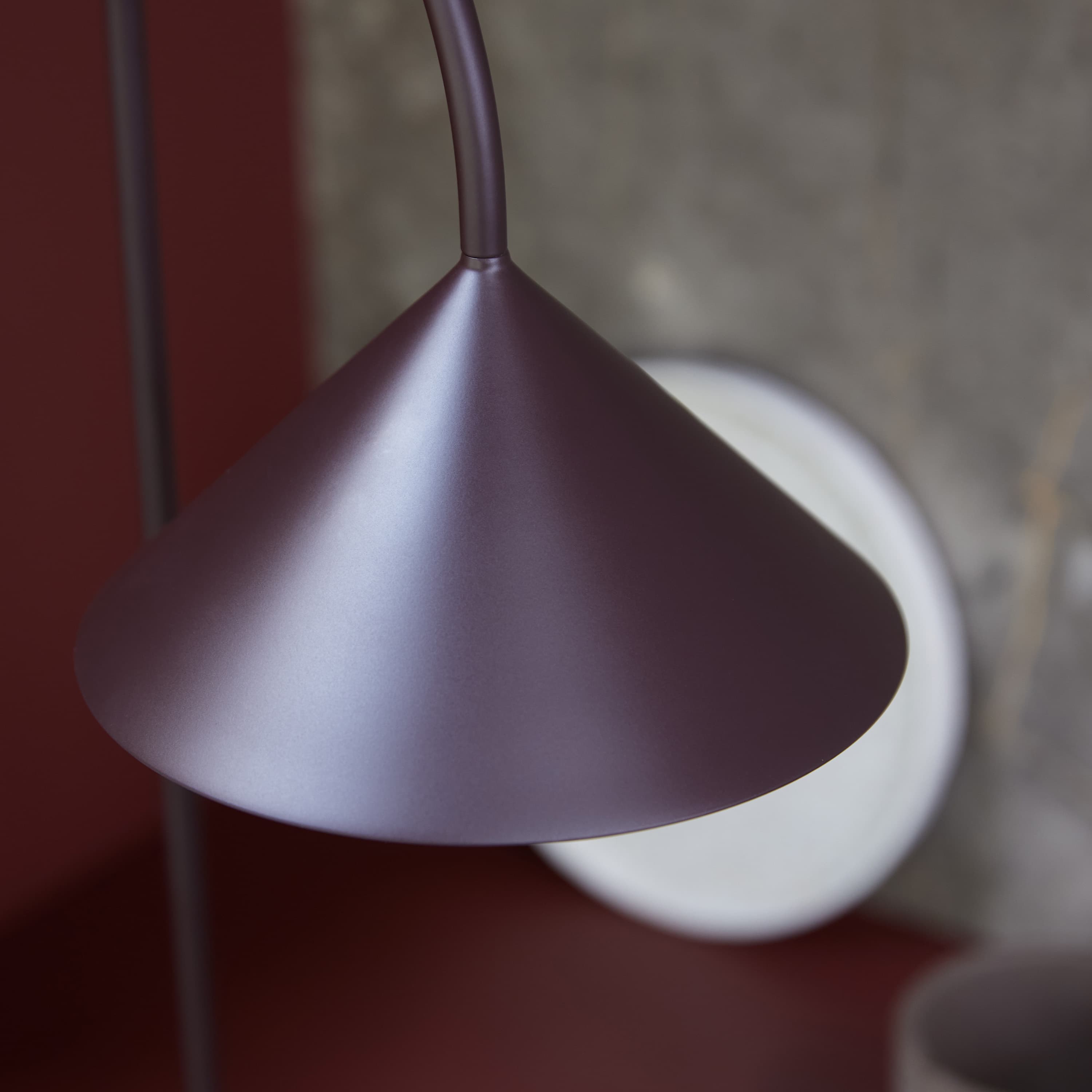 Grasp Tragbare Tischlampe Matt Beetroot 47cm