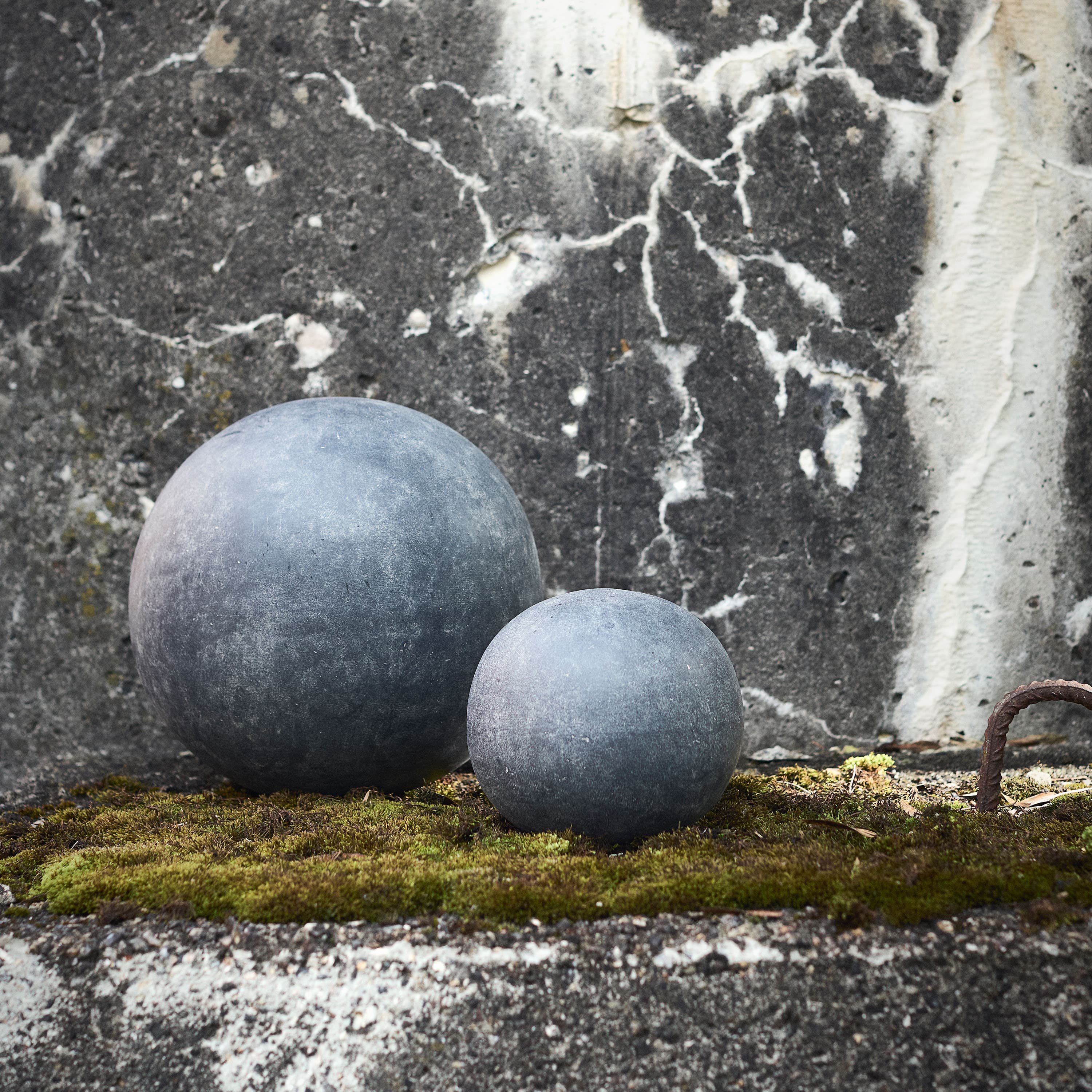 Taso Outdoor Decoration Dark Grey Medium