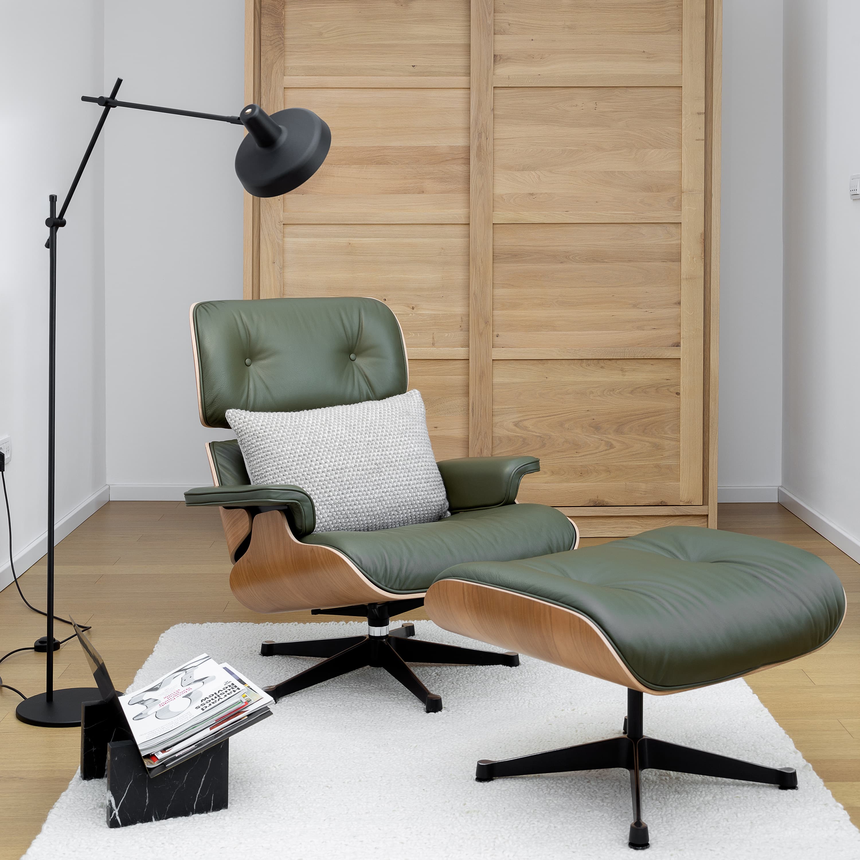 Arigato Floor Lamp Black