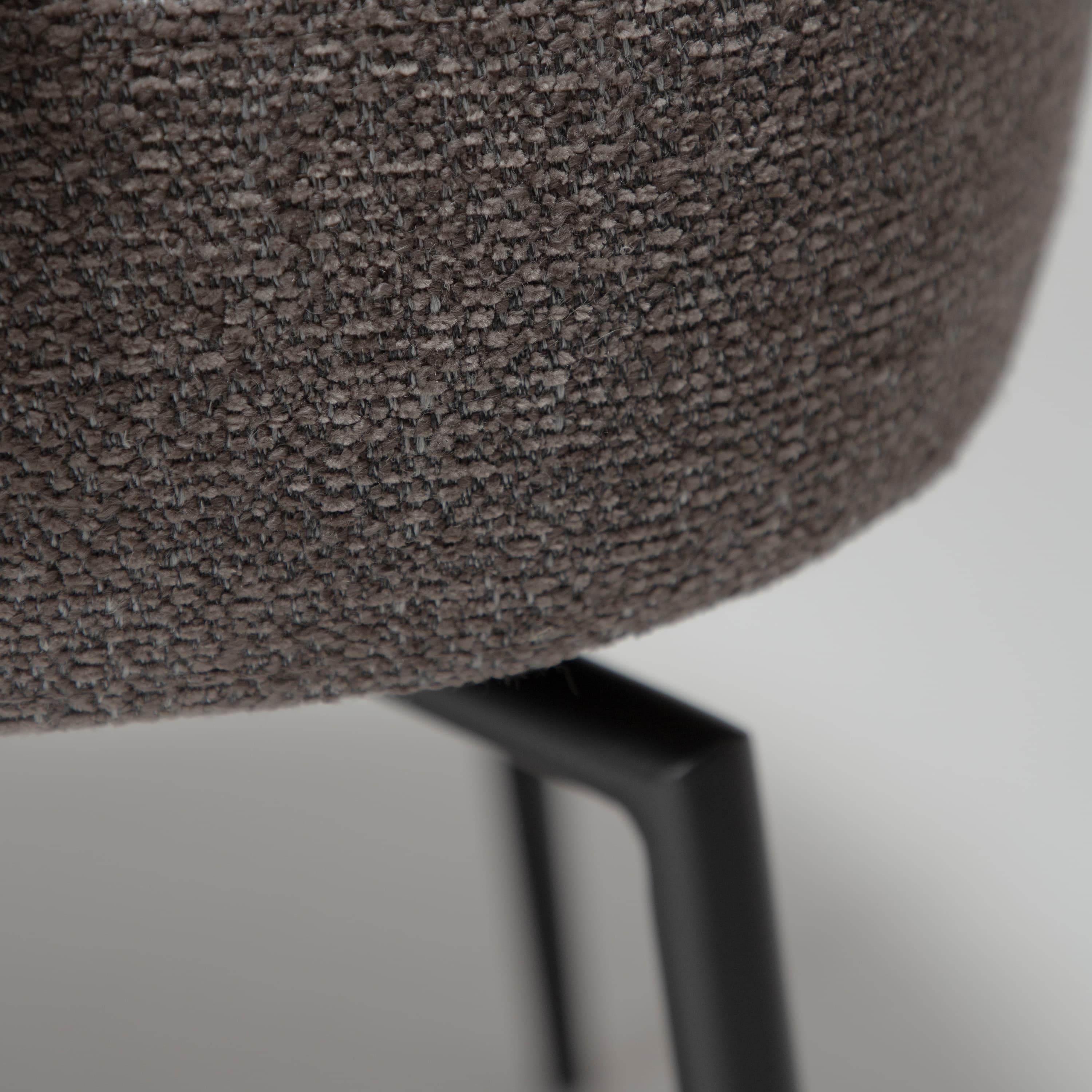 Bae Swivel Karmstol Pebble Earth Bouclé/Black