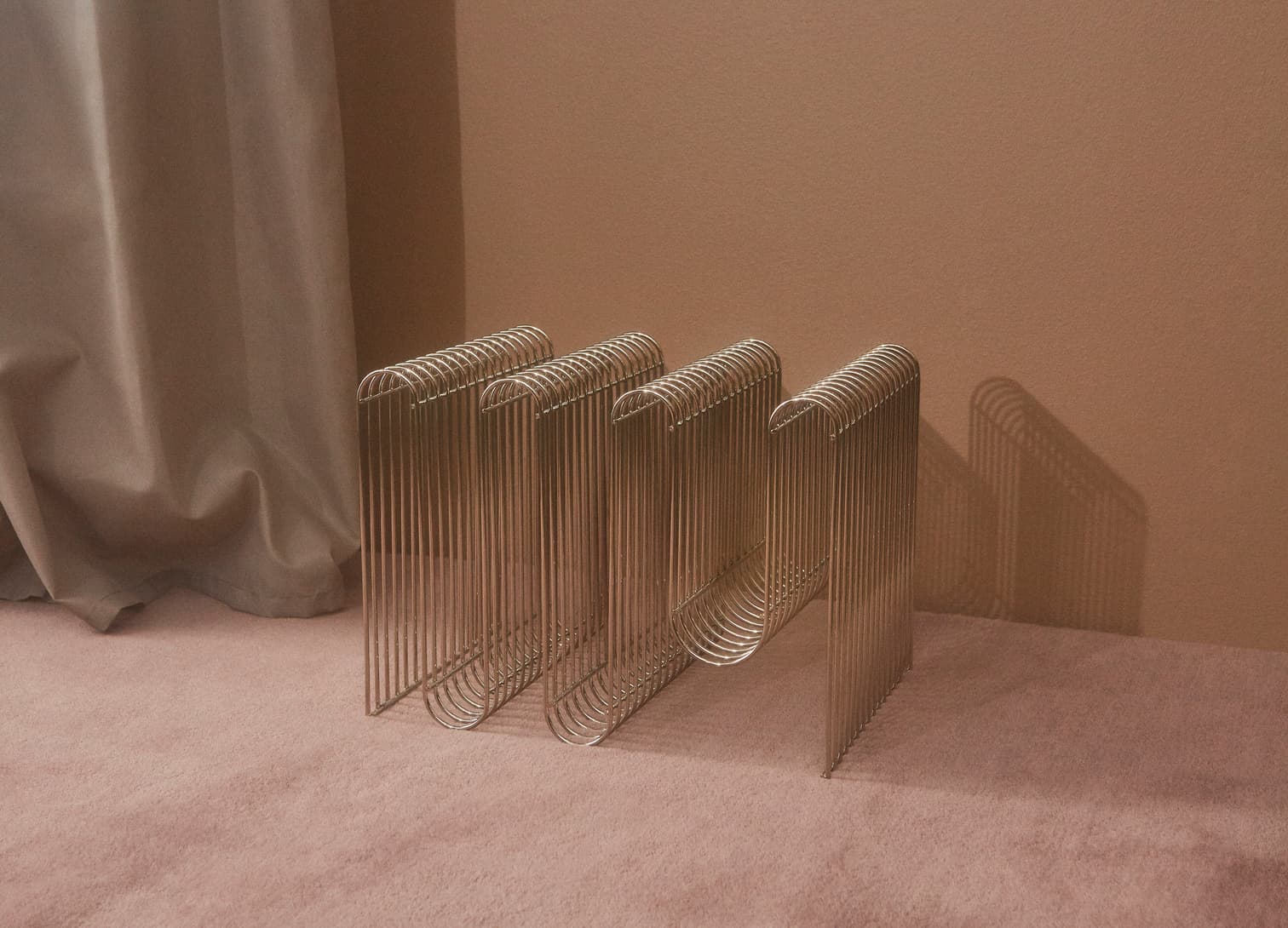Curva Magazine Rack Silver