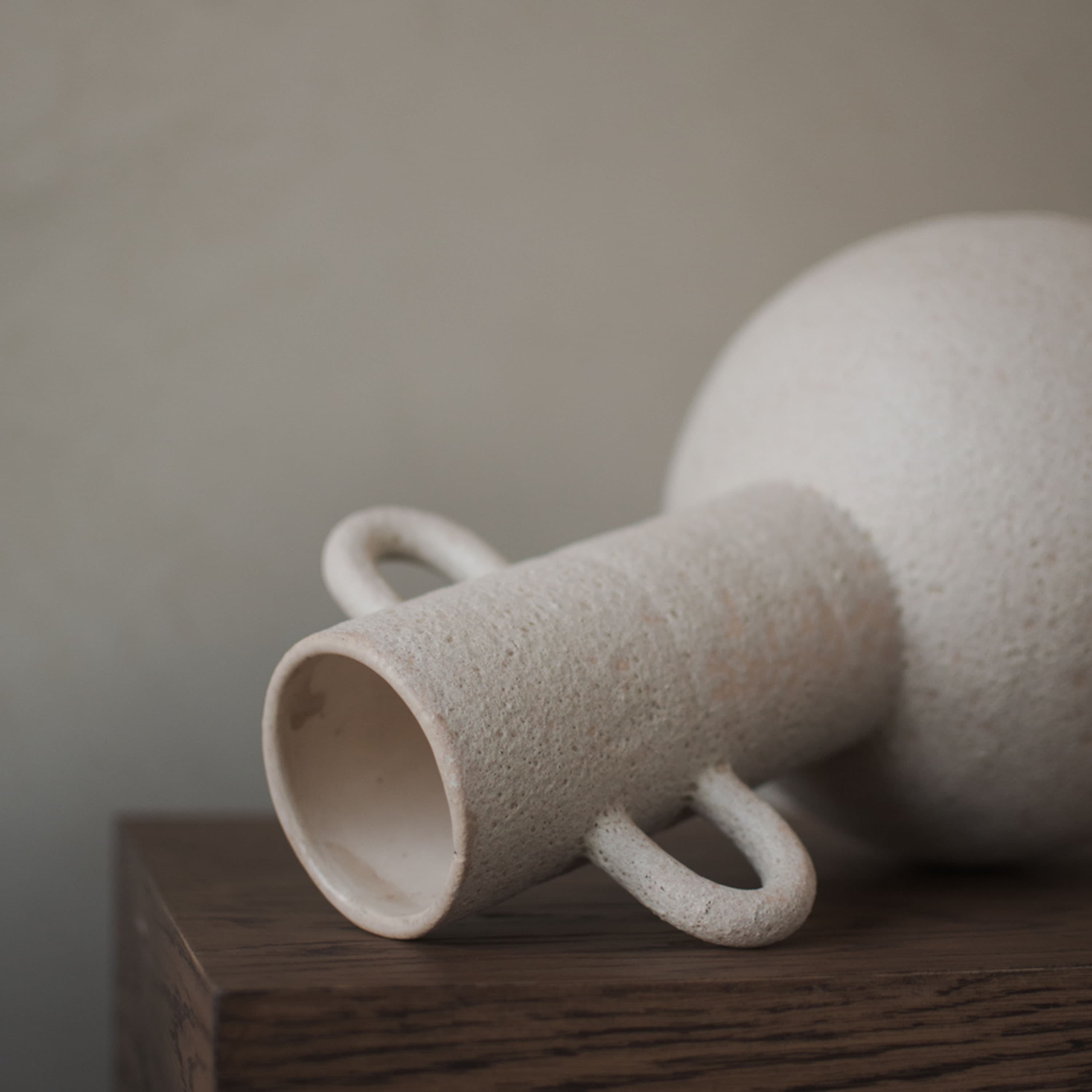 Long Vase Mole Medium