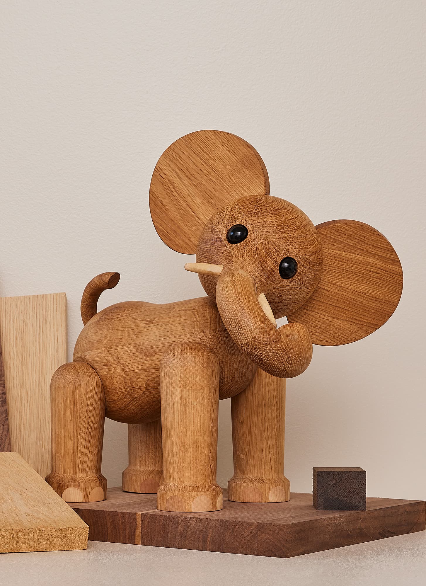 Tembo Elephant Dekoration Eiche 41cm