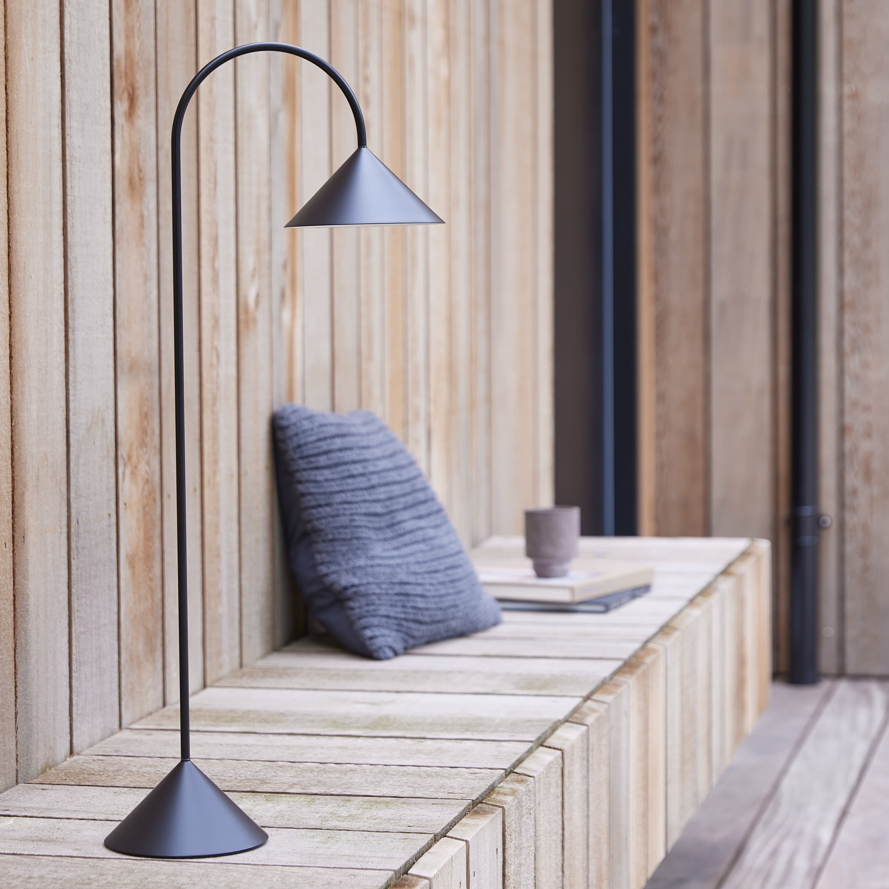 Grasp Tragbare Tischlampe Matt Black 72cm
