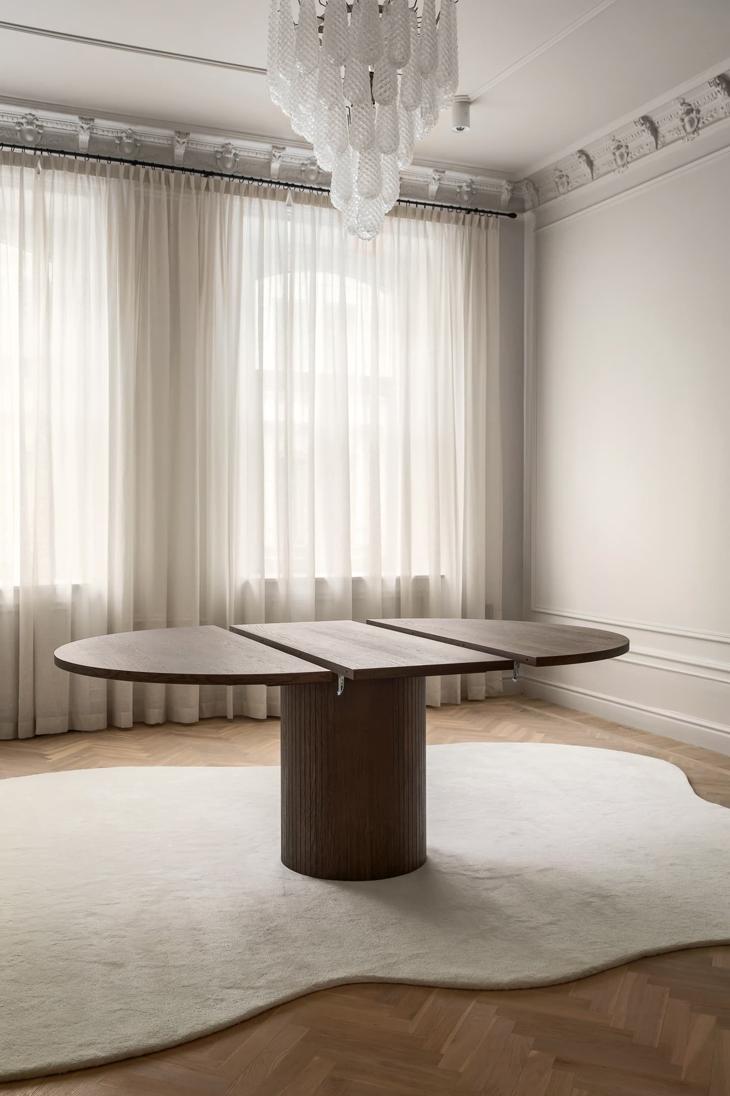 Bauer Dining Table Brown Stained Oak Ø130+50