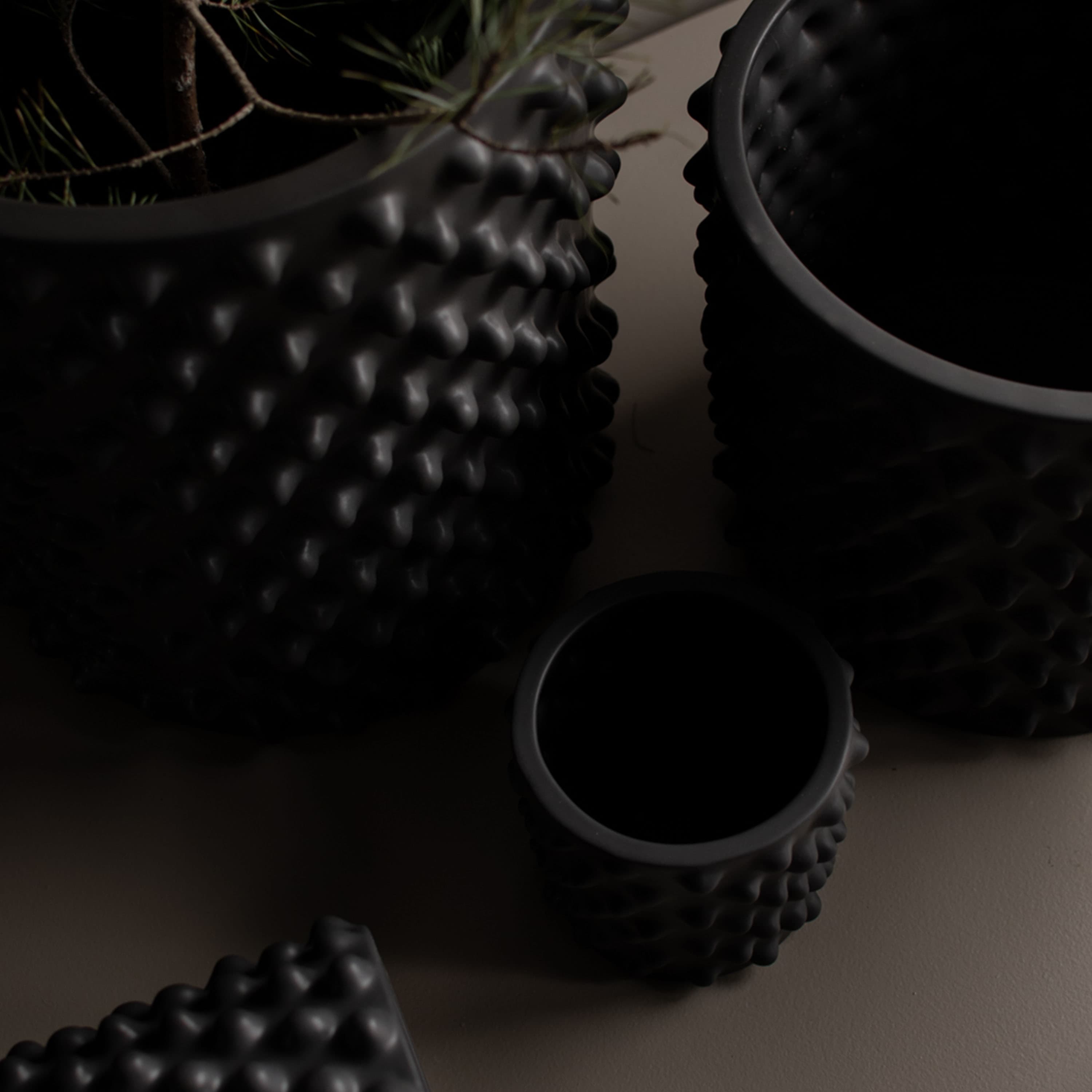 Cloudy Pot Dark Grey Medium