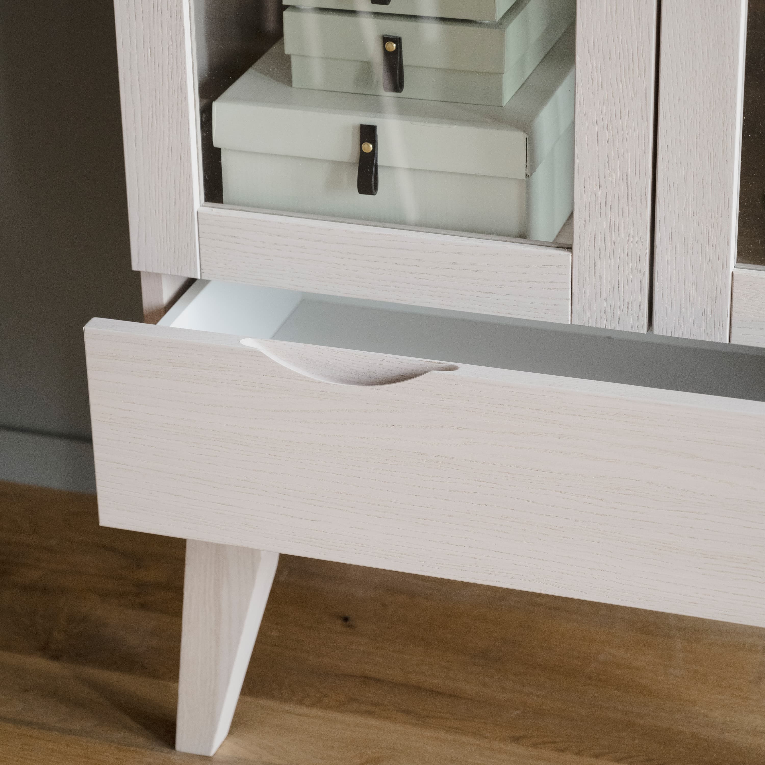 Filippa Glass Cabinet White Pigmented 185cm